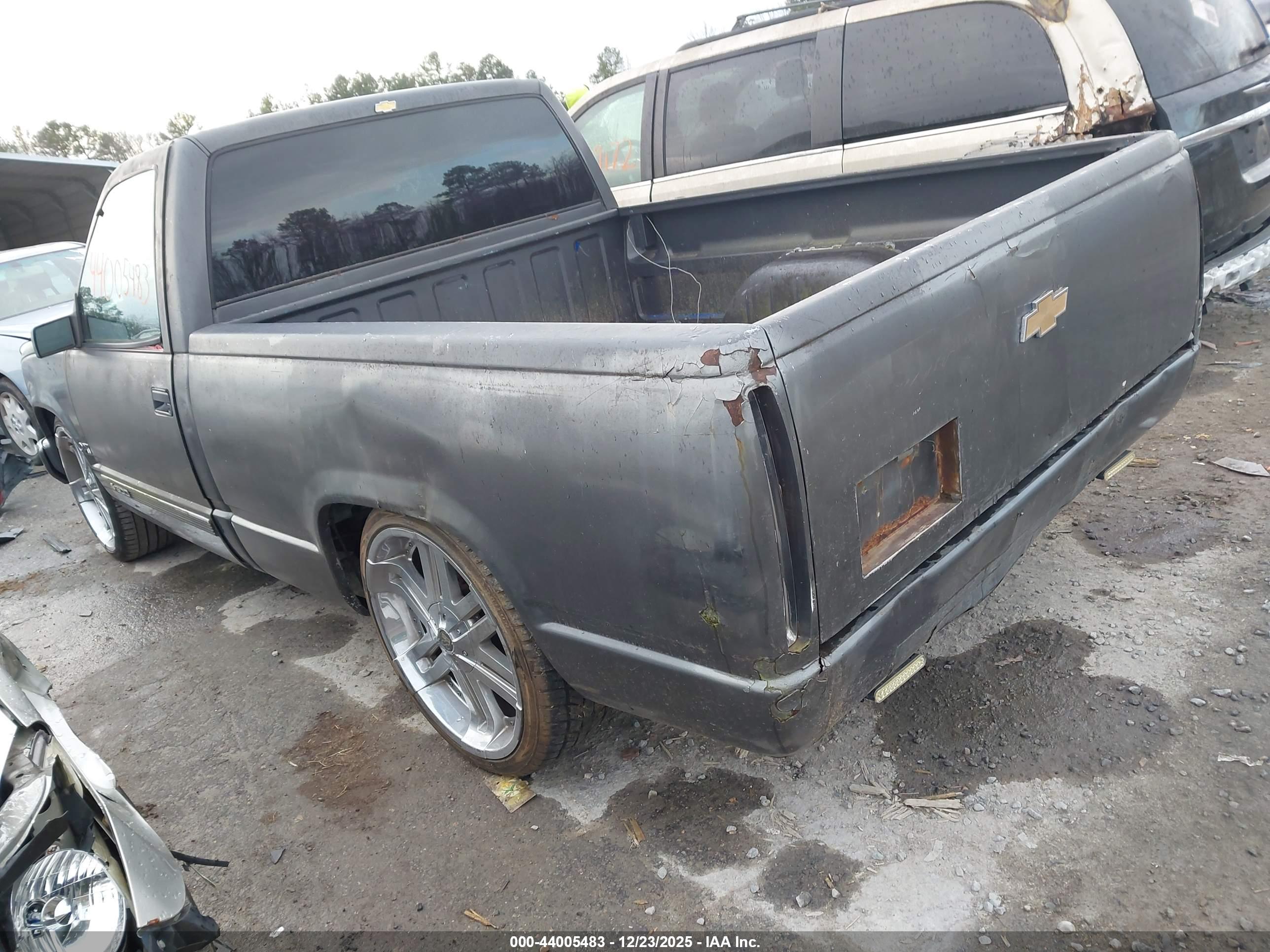 CHEVROLET GMT-400 image 3
