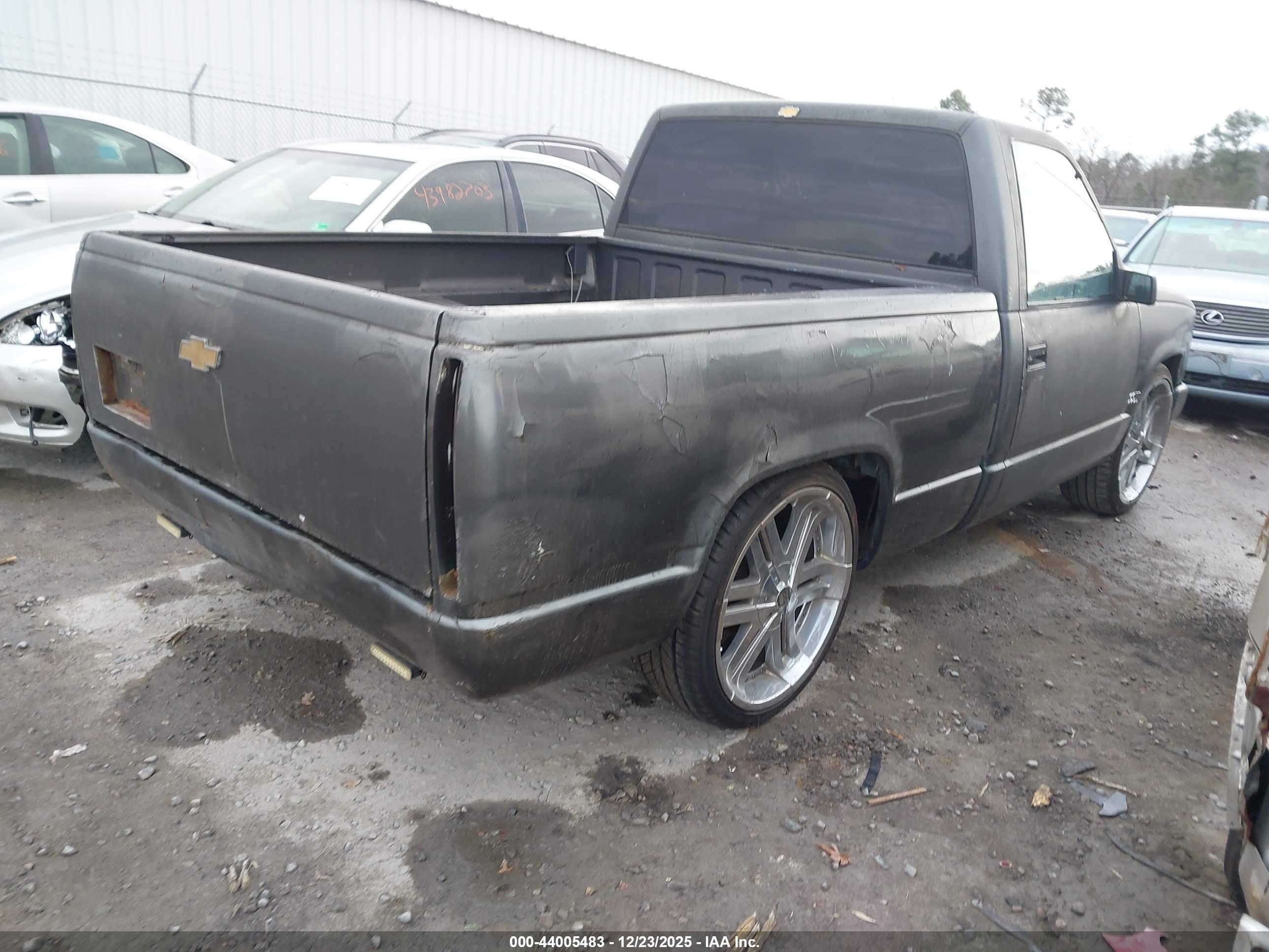 CHEVROLET GMT-400 image 4