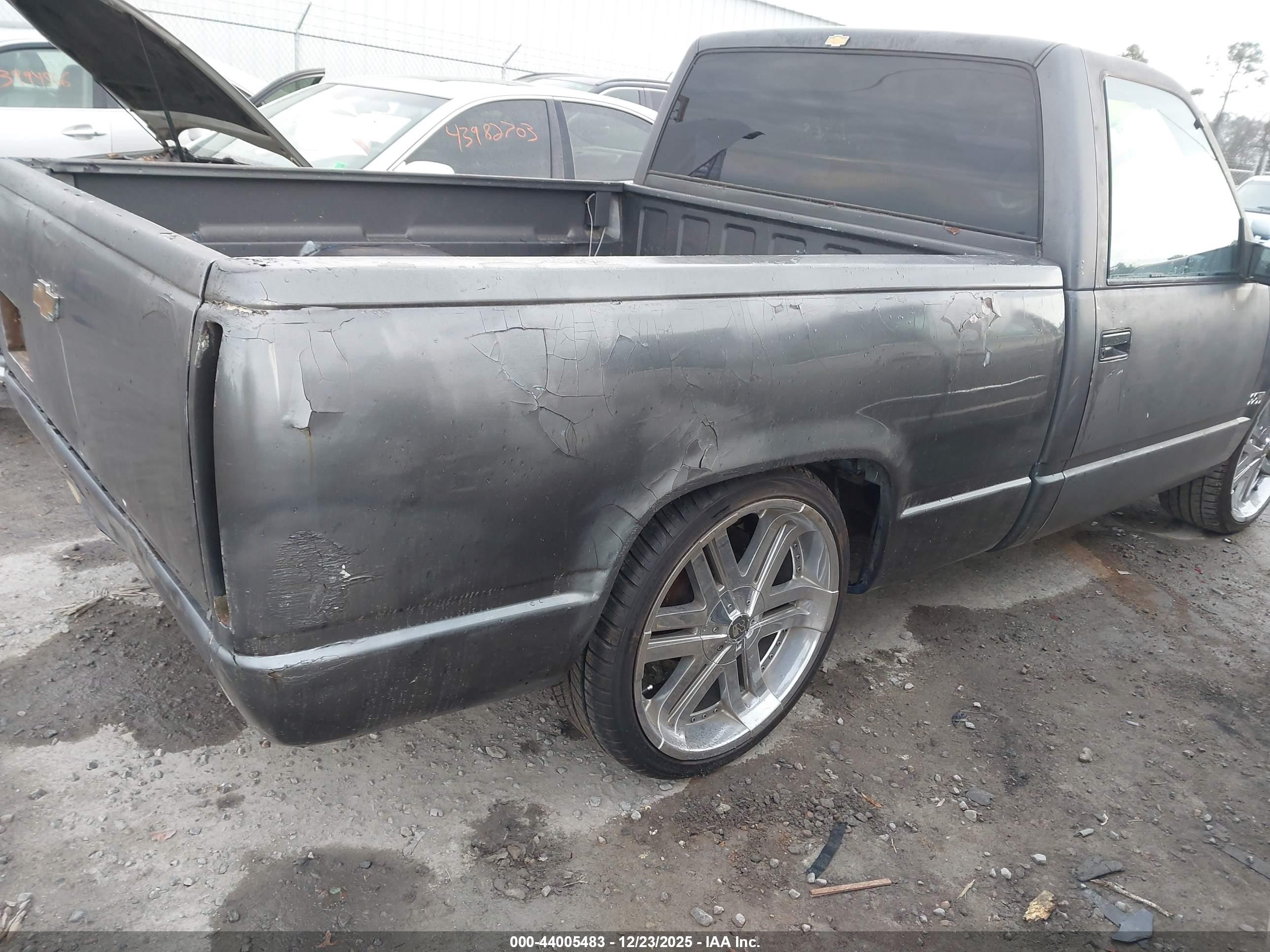 CHEVROLET GMT-400 image 6