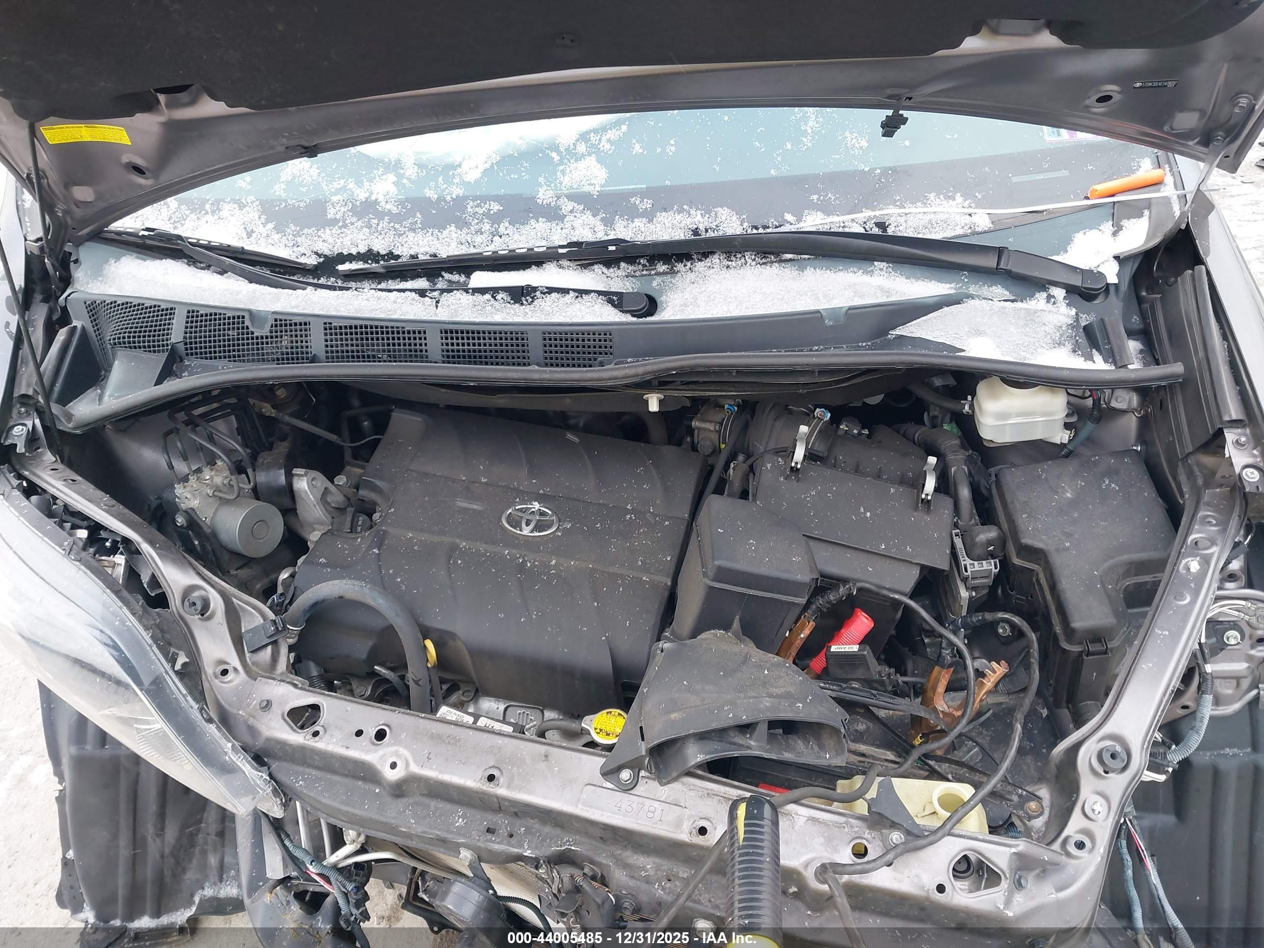 TOYOTA SIENNA image 10