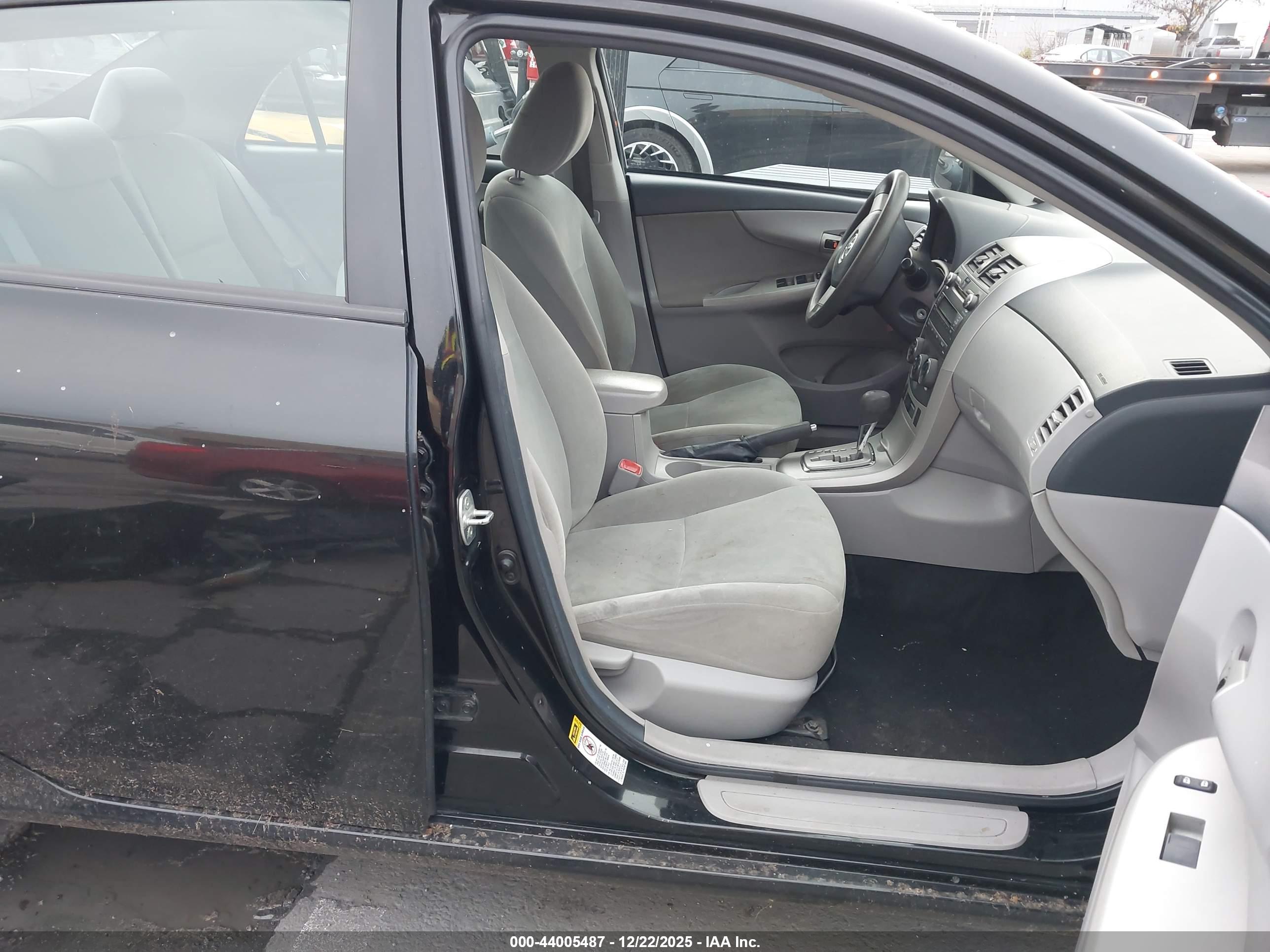 TOYOTA COROLLA image 5