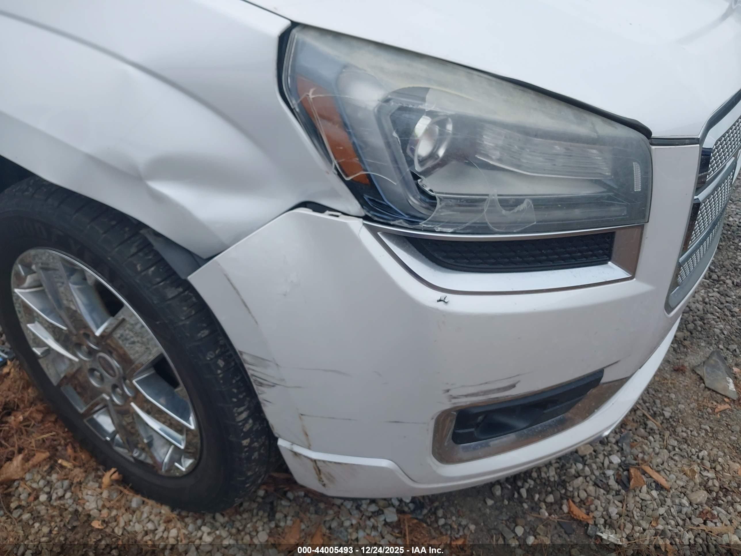 GMC ACADIA image 6