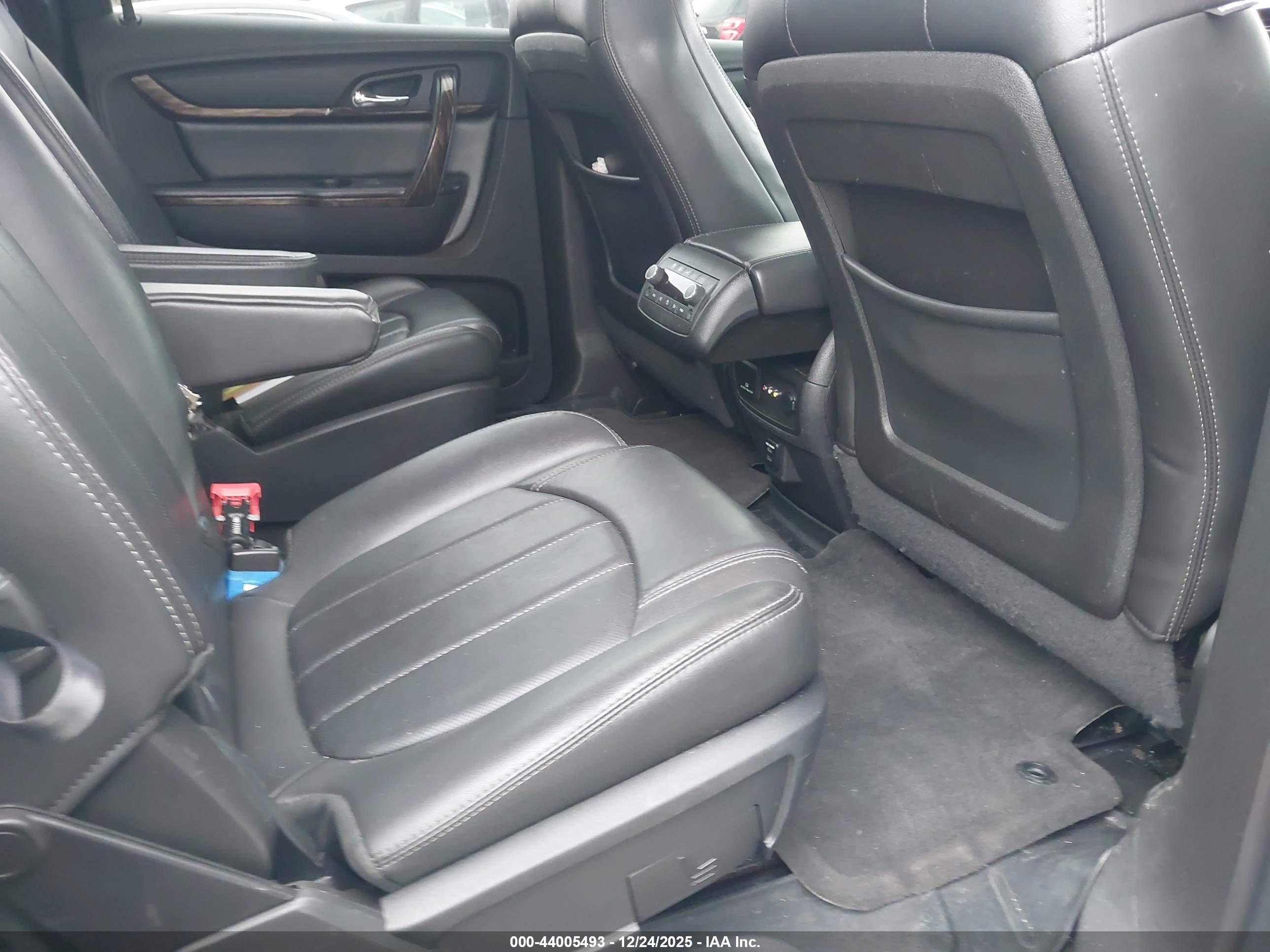 GMC ACADIA image 8