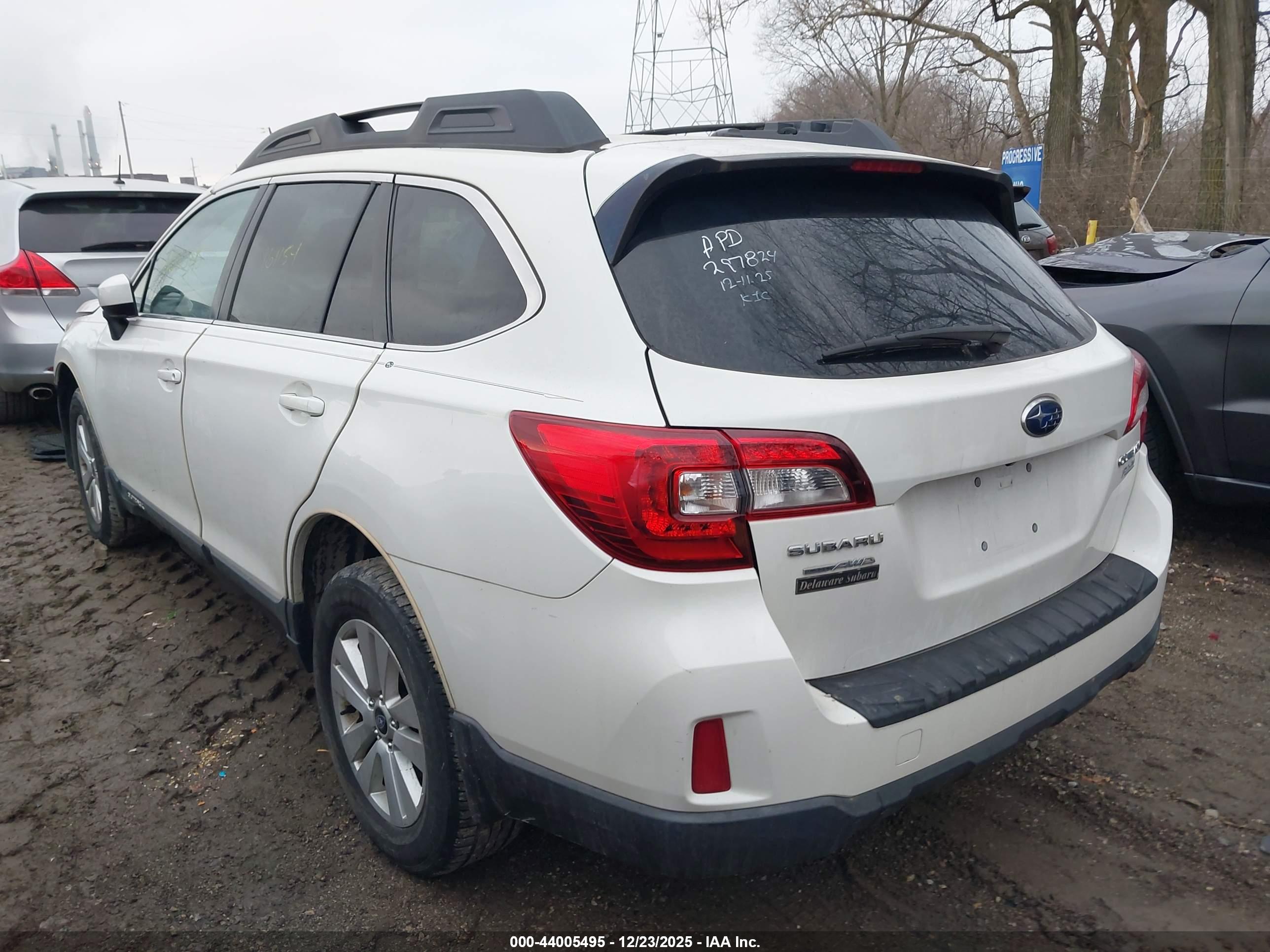 SUBARU OUTBACK image 3