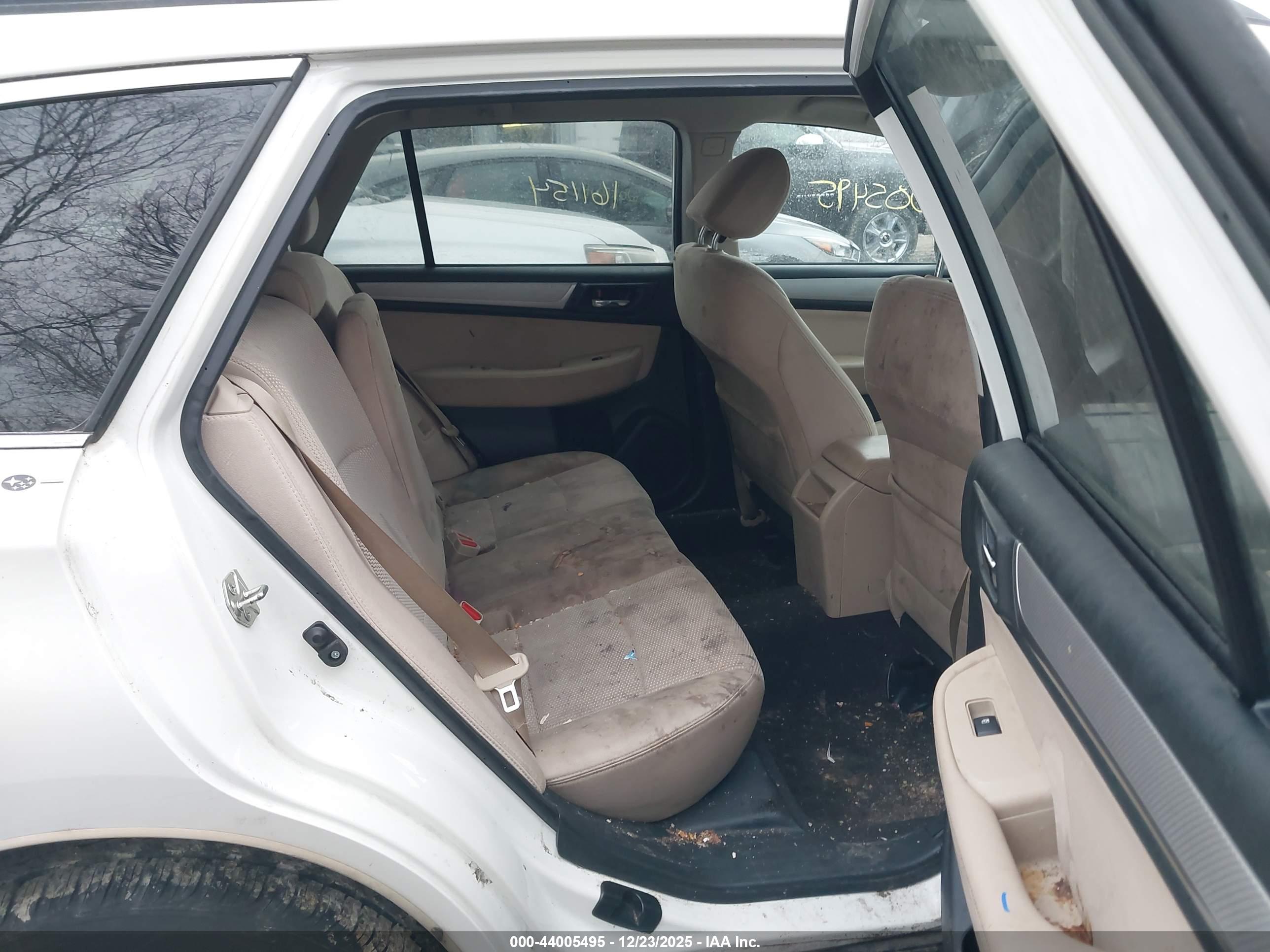SUBARU OUTBACK image 8