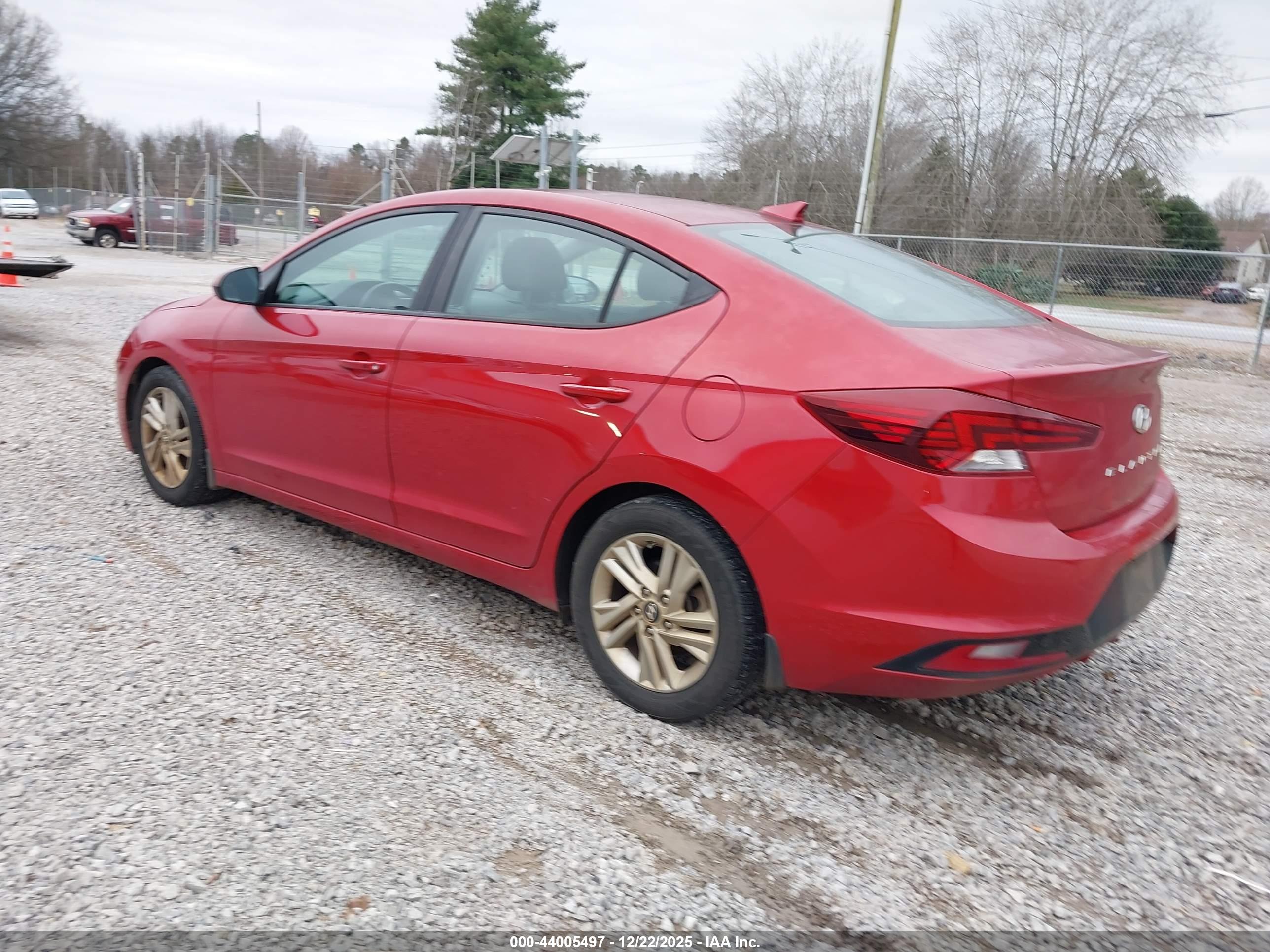 HYUNDAI ELANTRA image 3