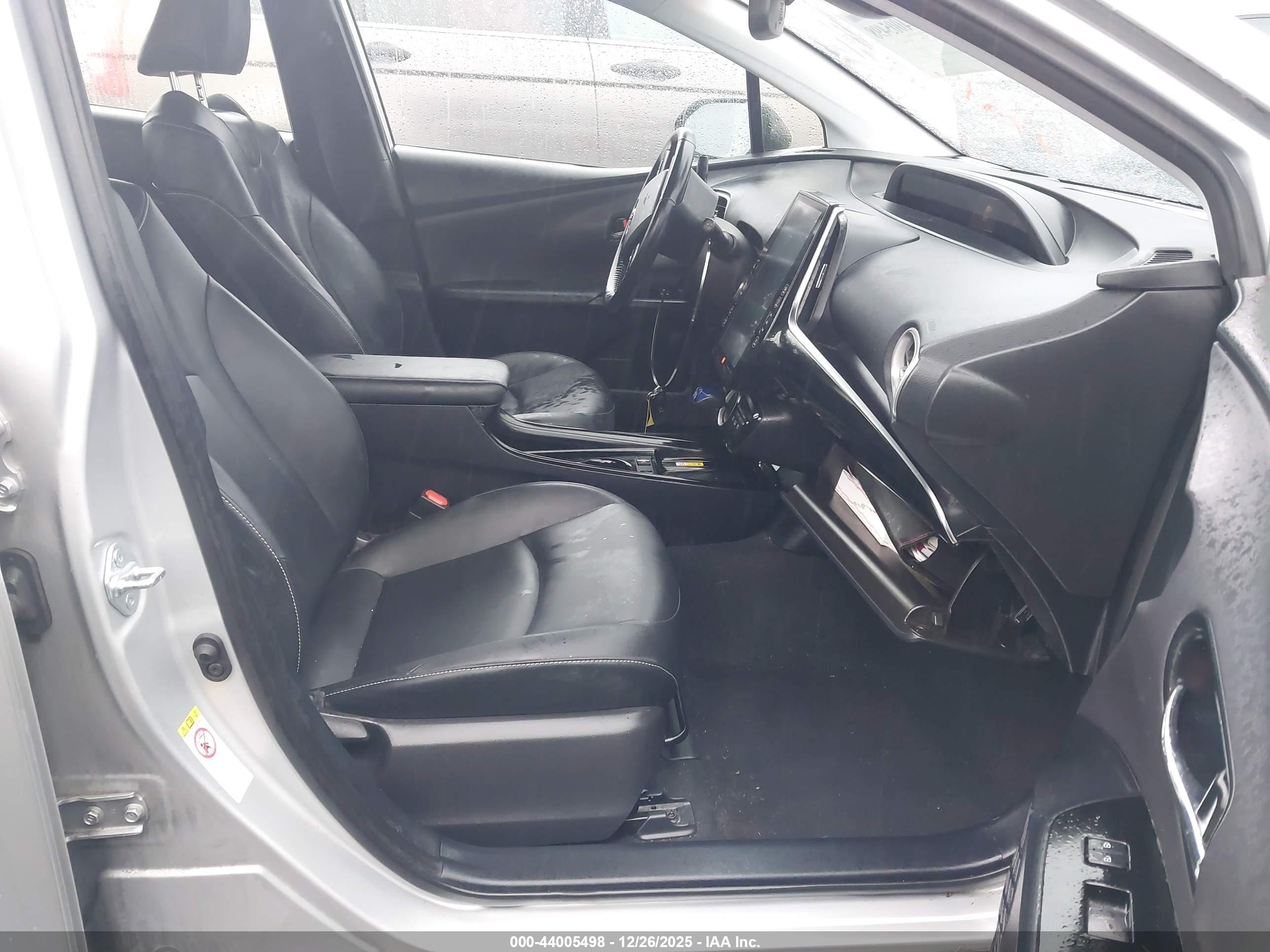 TOYOTA PRIUS image 5