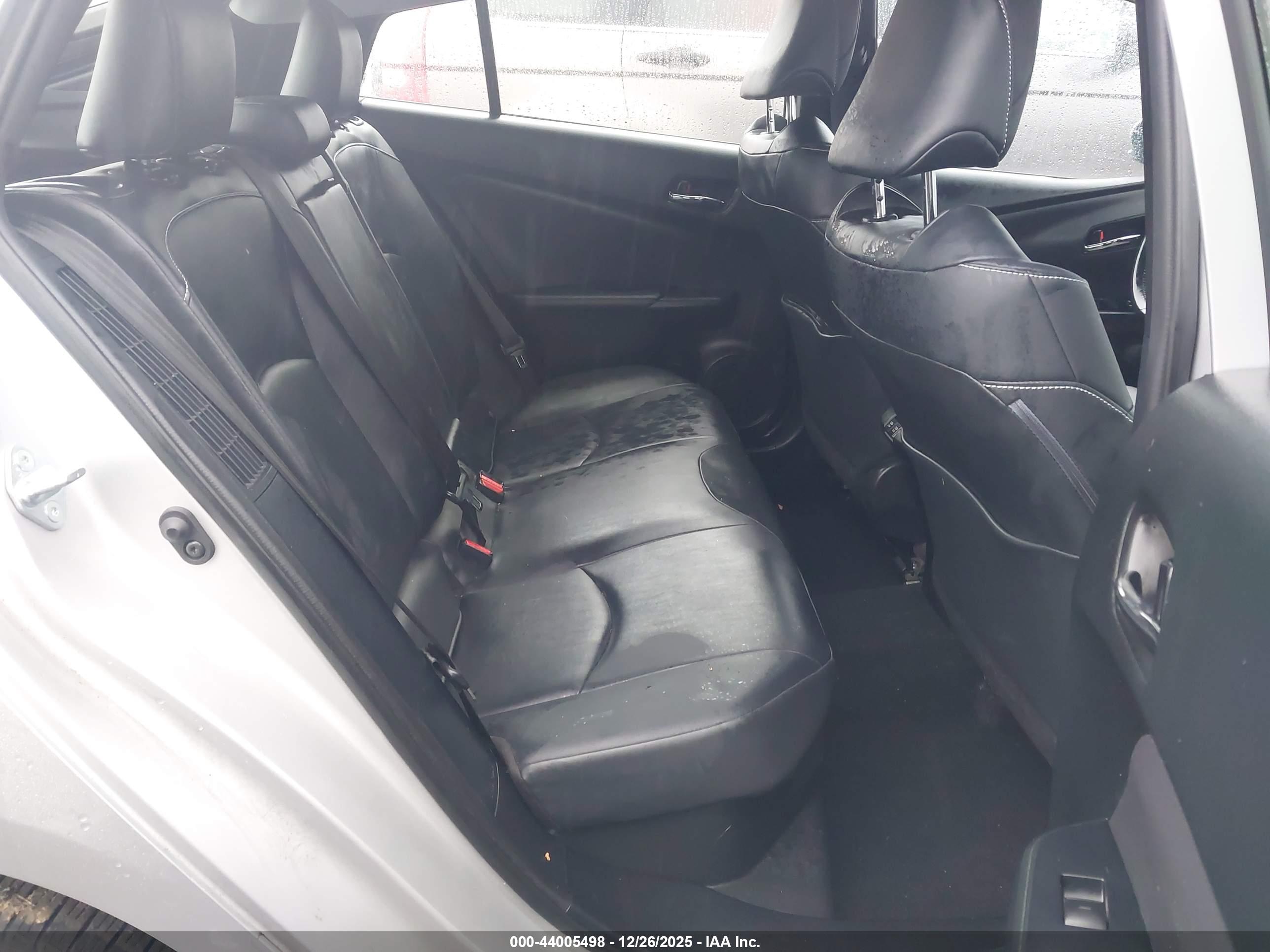 TOYOTA PRIUS image 8