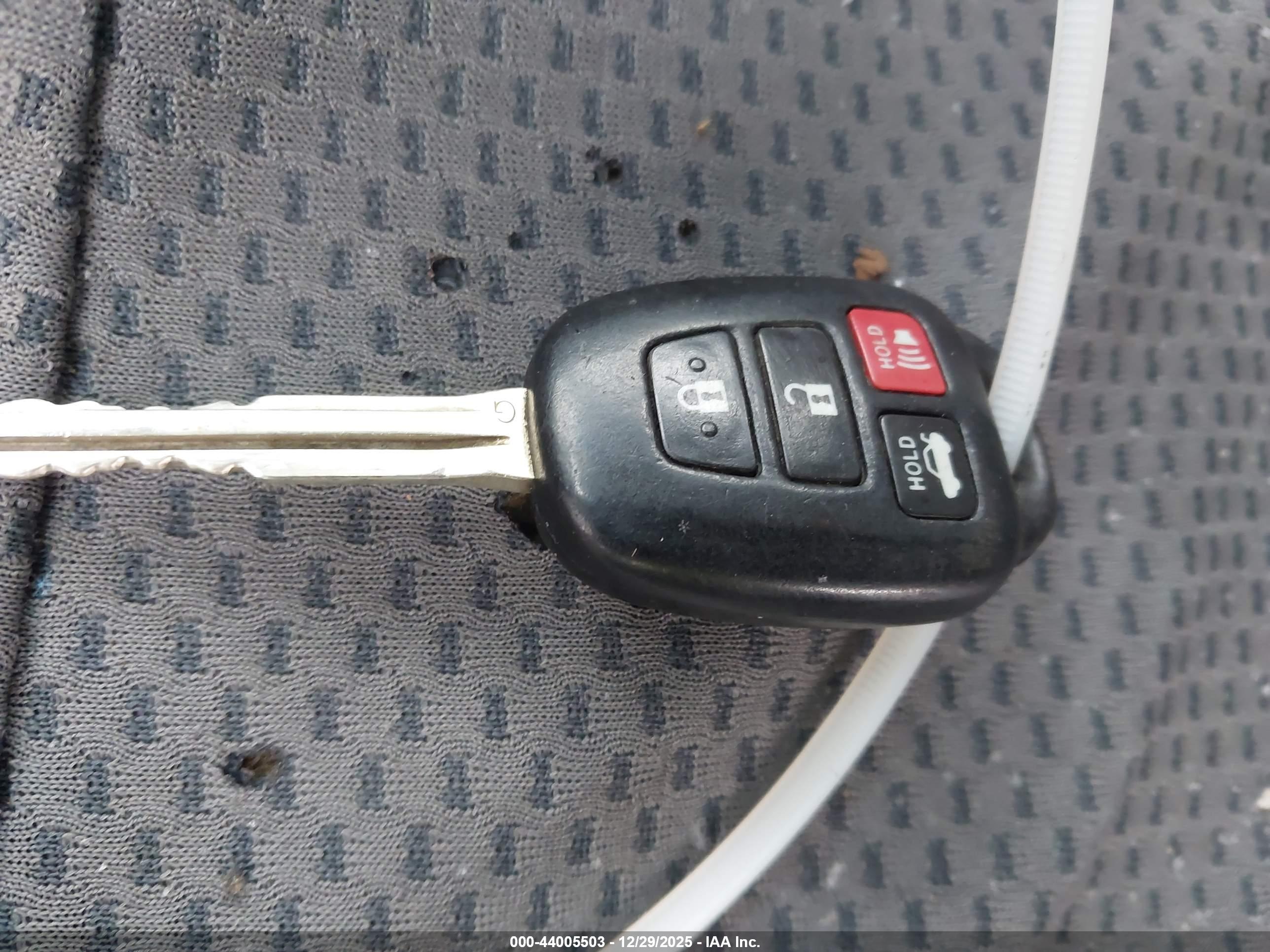 TOYOTA CAMRY image 11