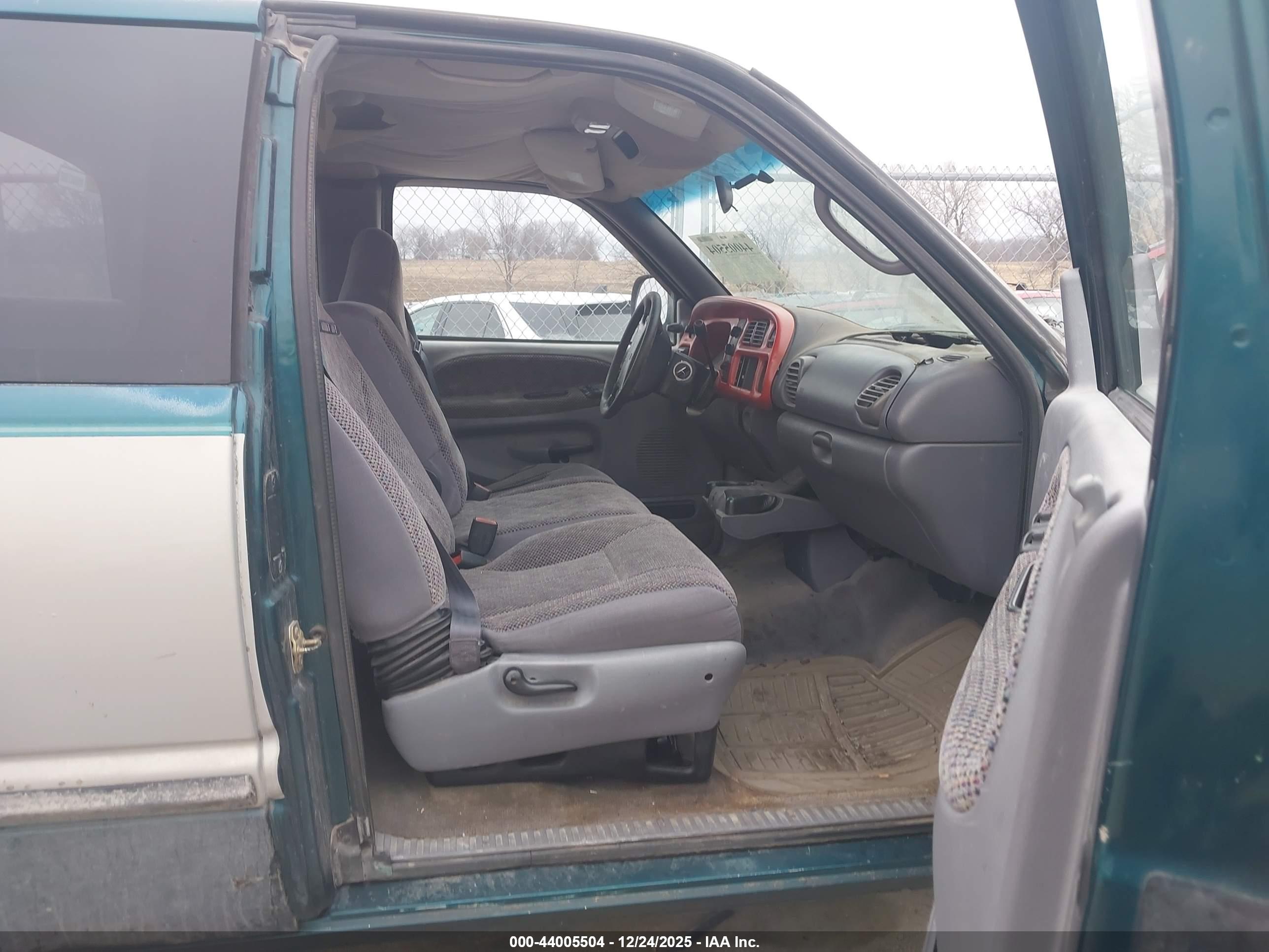 DODGE RAM image 5