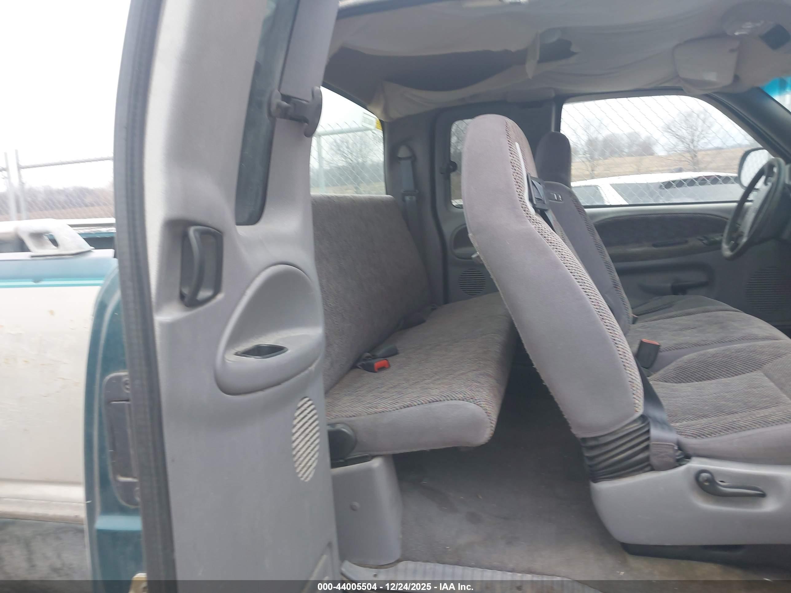 DODGE RAM image 8