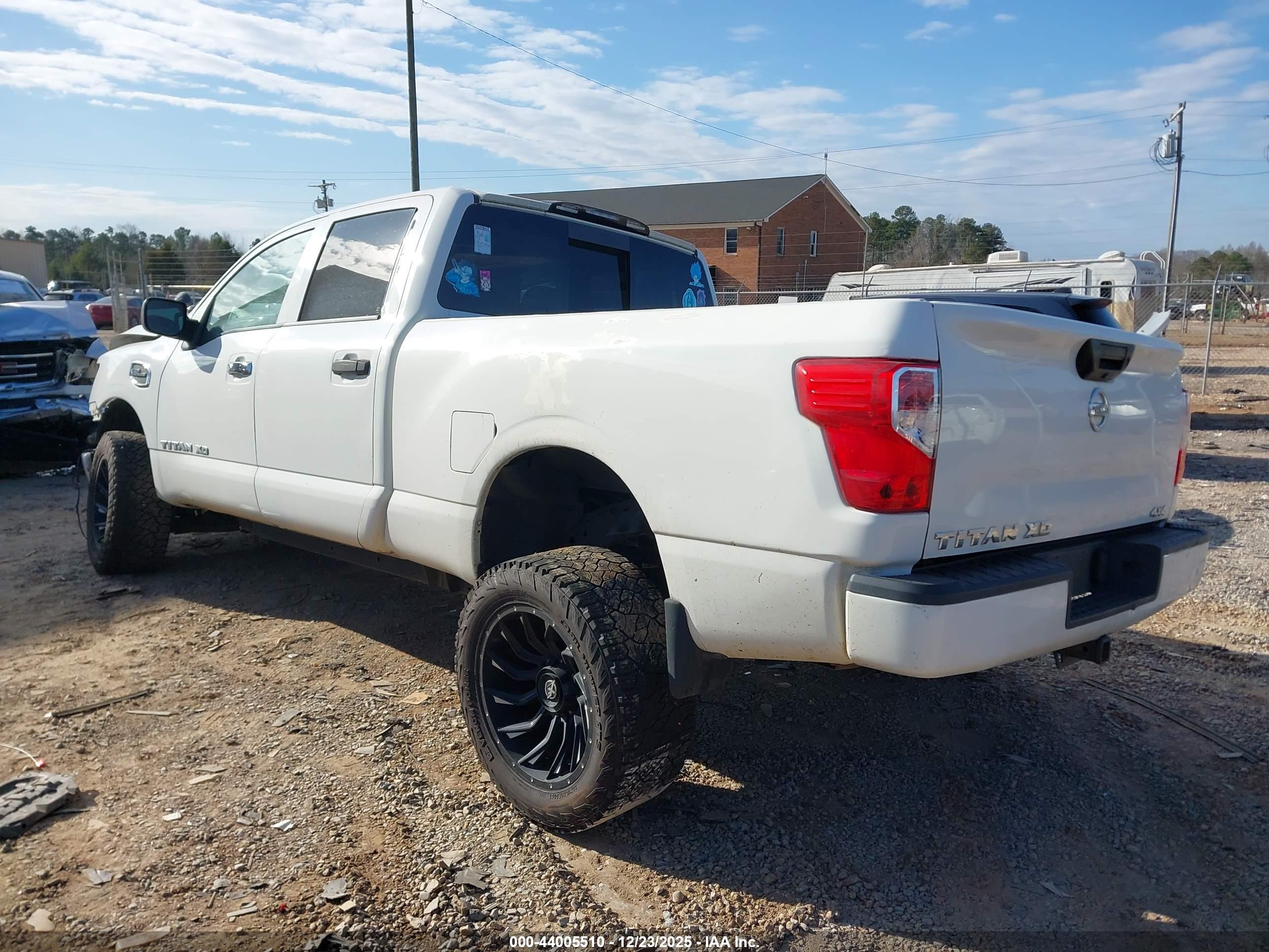 NISSAN TITAN image 3