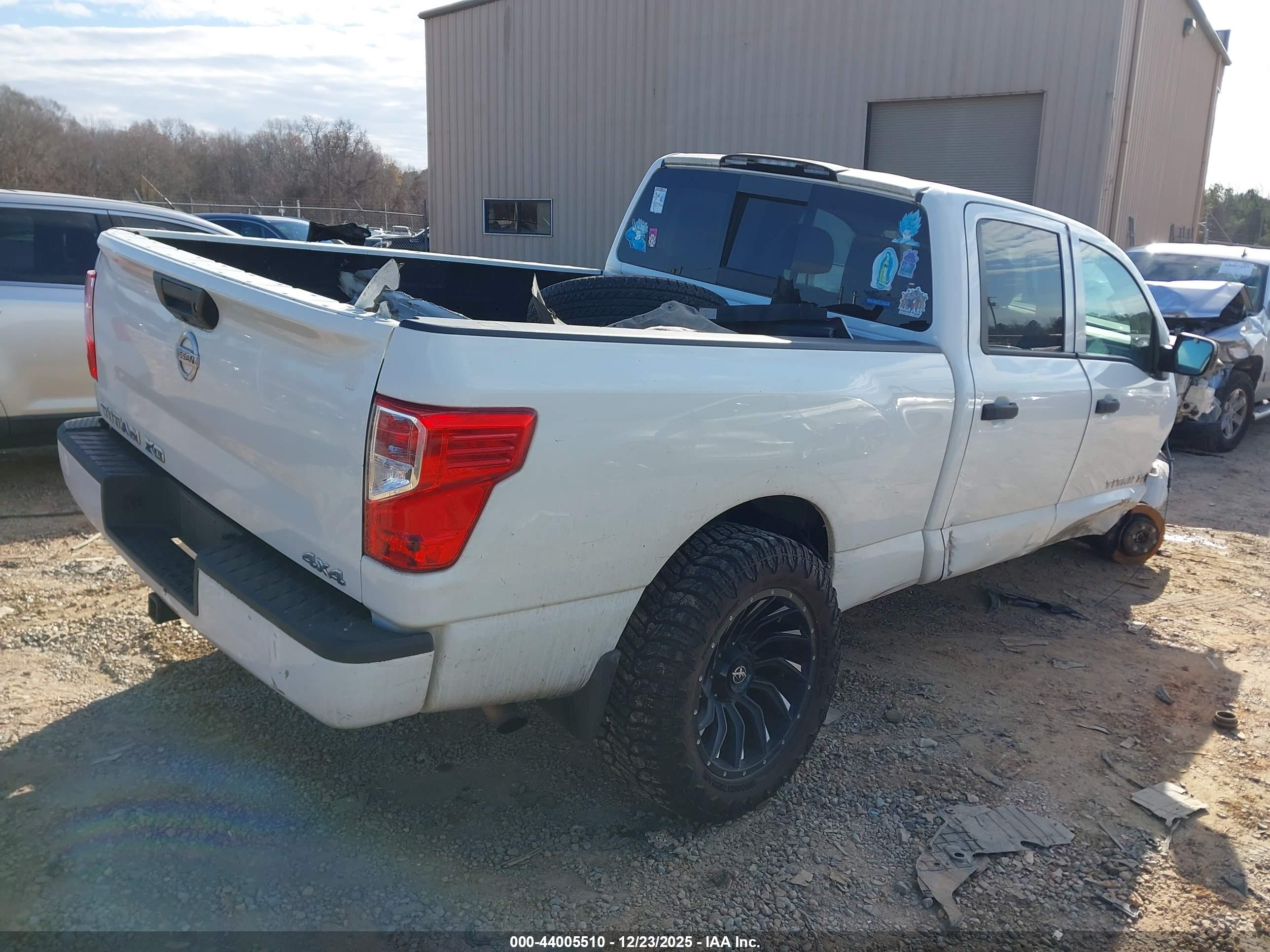 NISSAN TITAN image 4