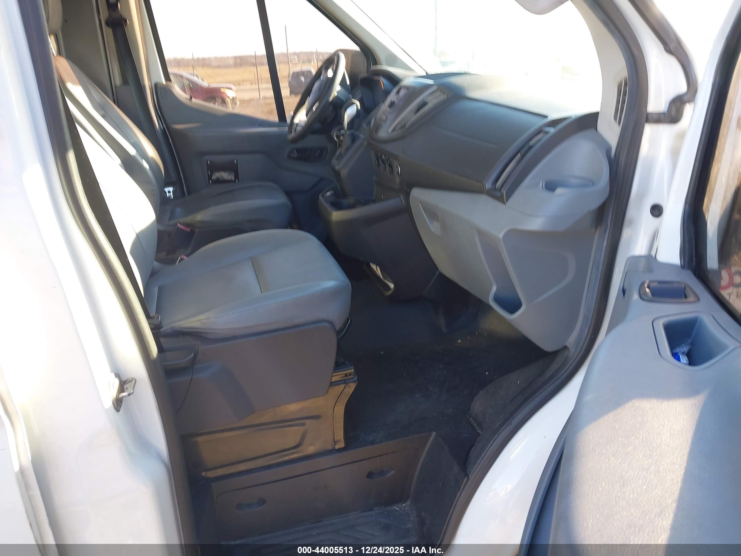 FORD TRANSIT-250 image 5