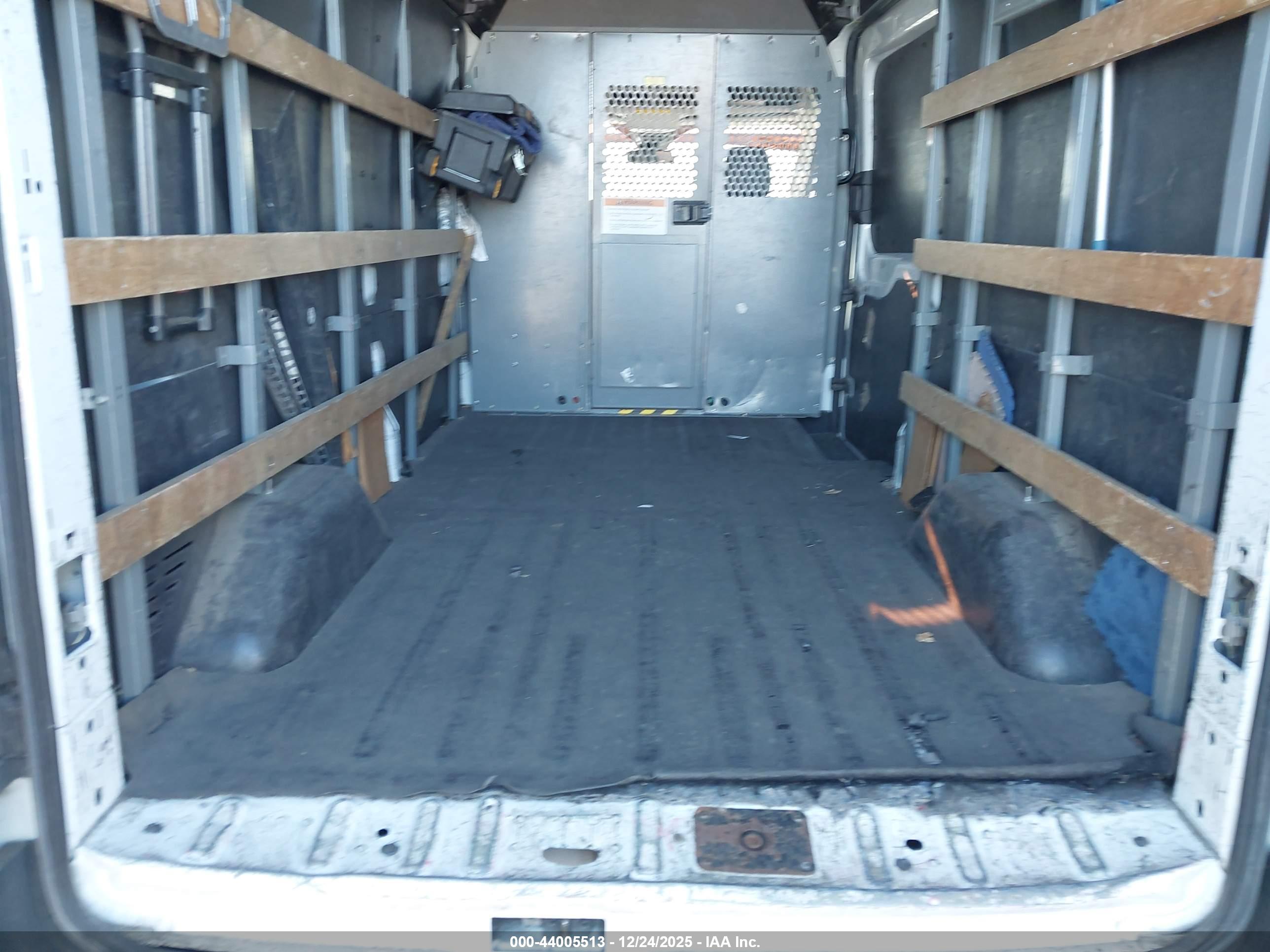 FORD TRANSIT-250 image 8