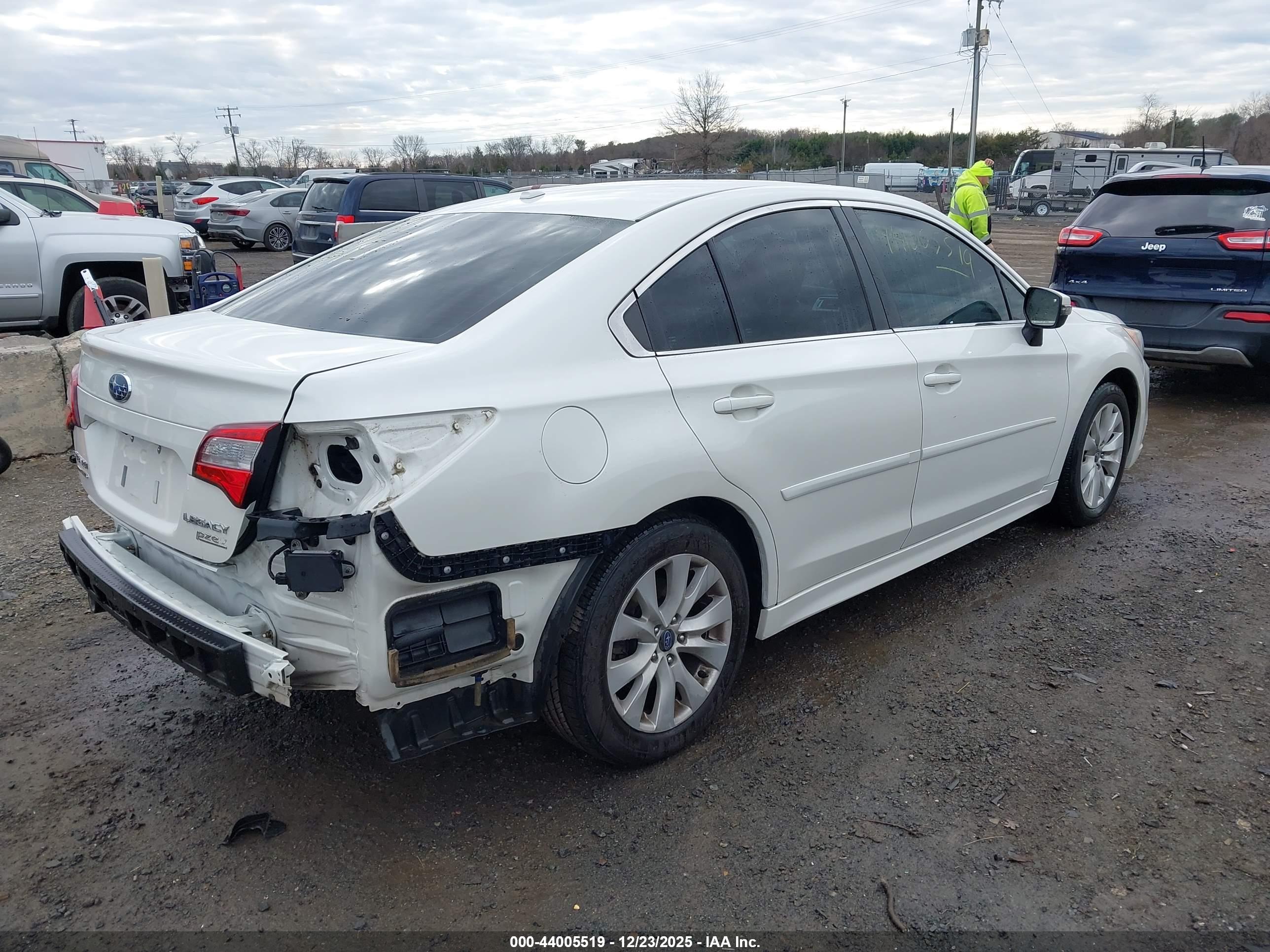 SUBARU LEGACY image 4
