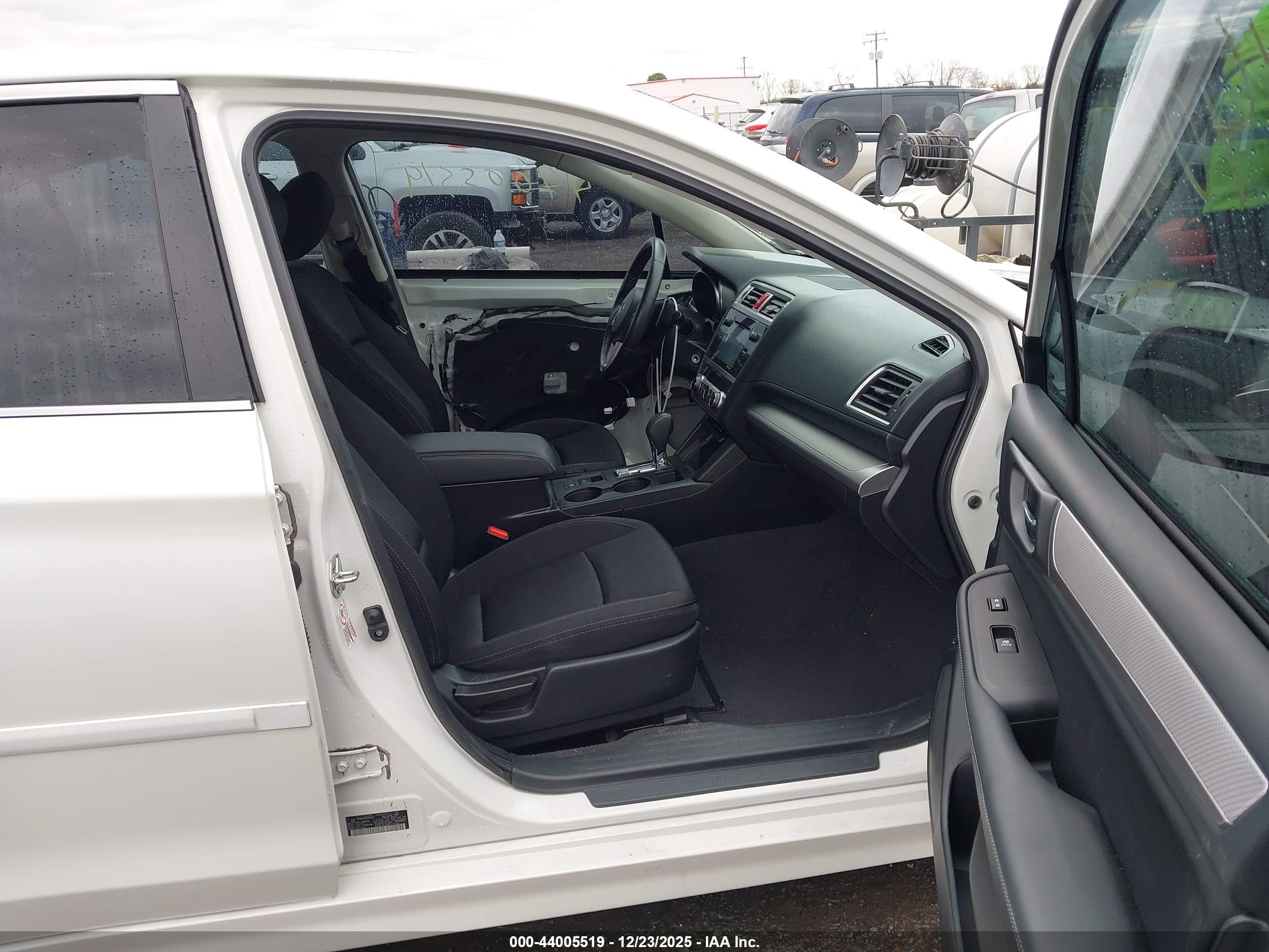 SUBARU LEGACY image 5