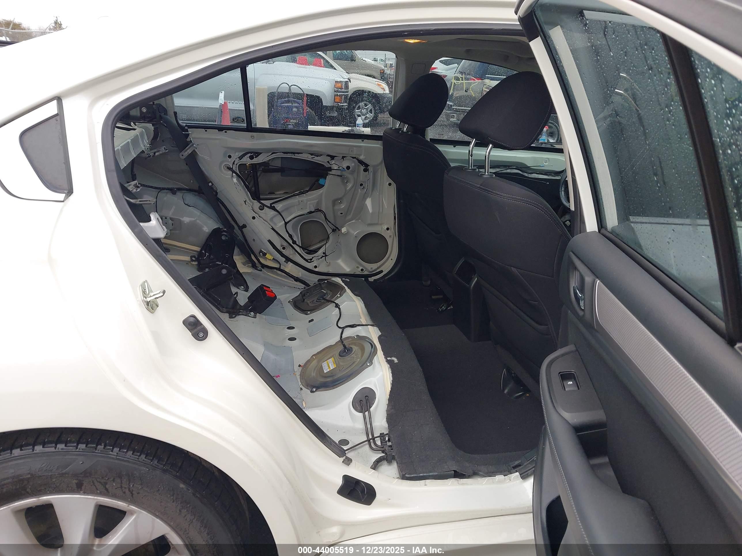 SUBARU LEGACY image 8