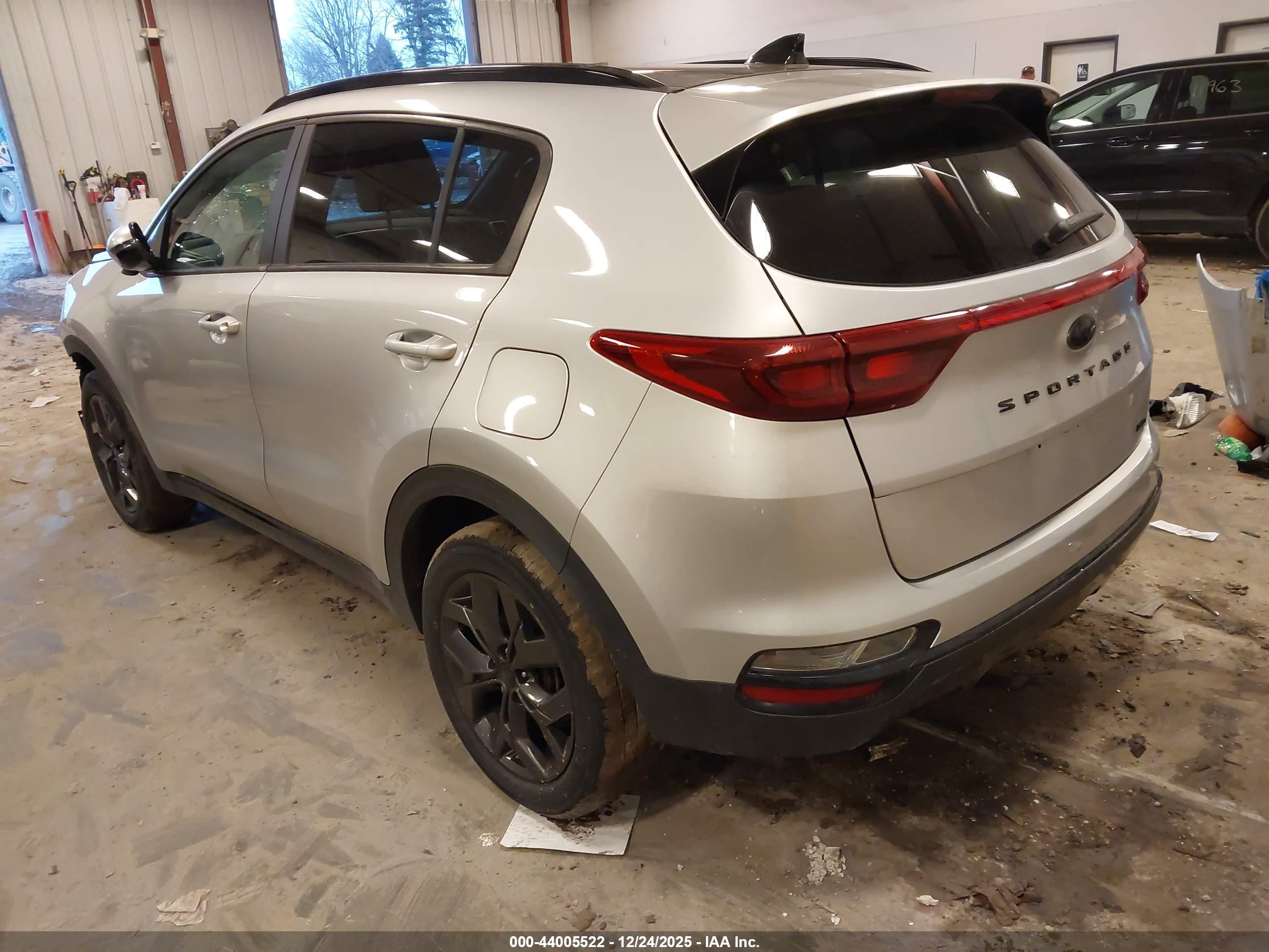 KIA SPORTAGE image 3
