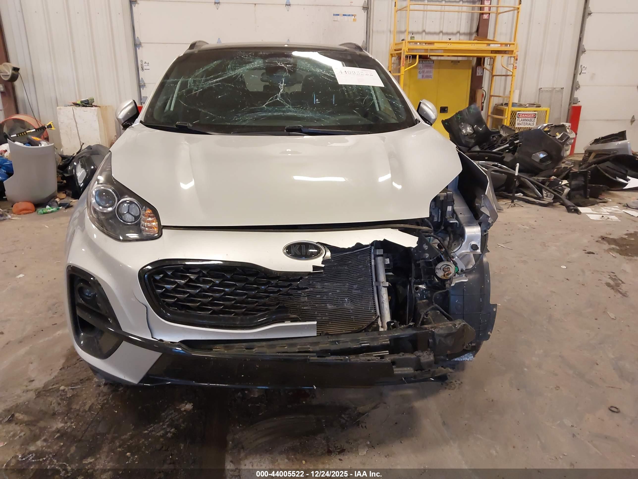 KIA SPORTAGE image 6