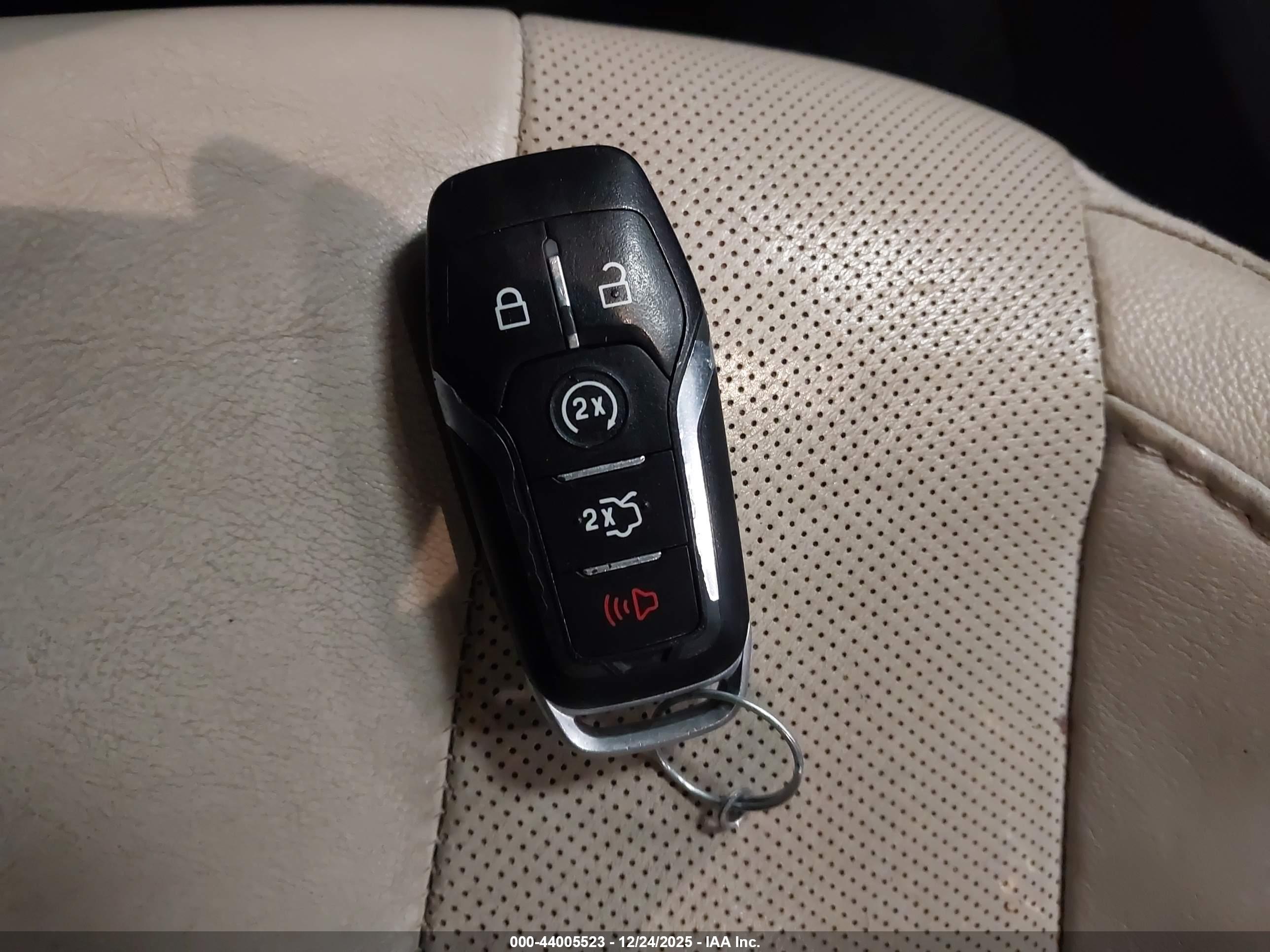 FORD FUSION image 11