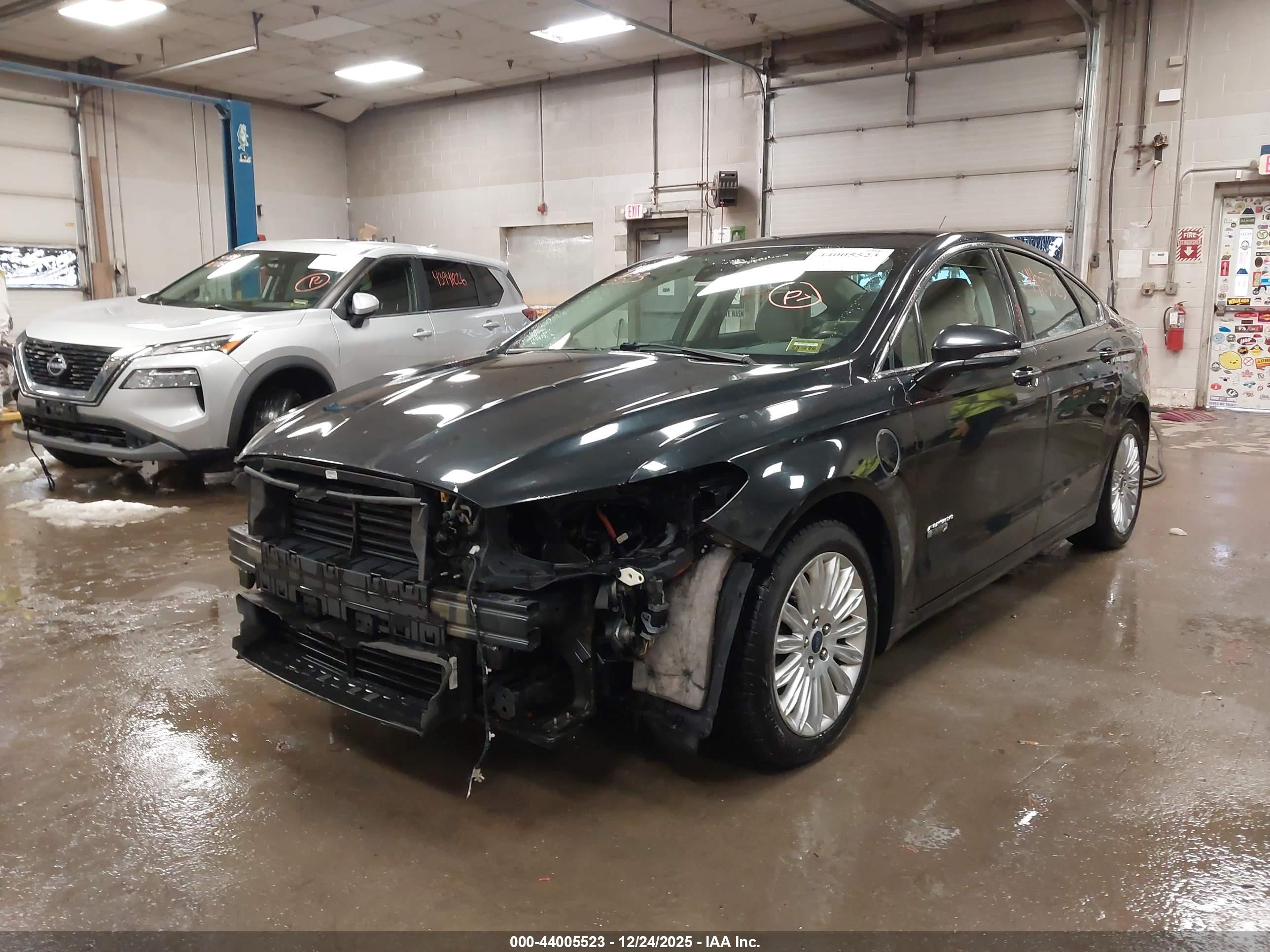 FORD FUSION image 2