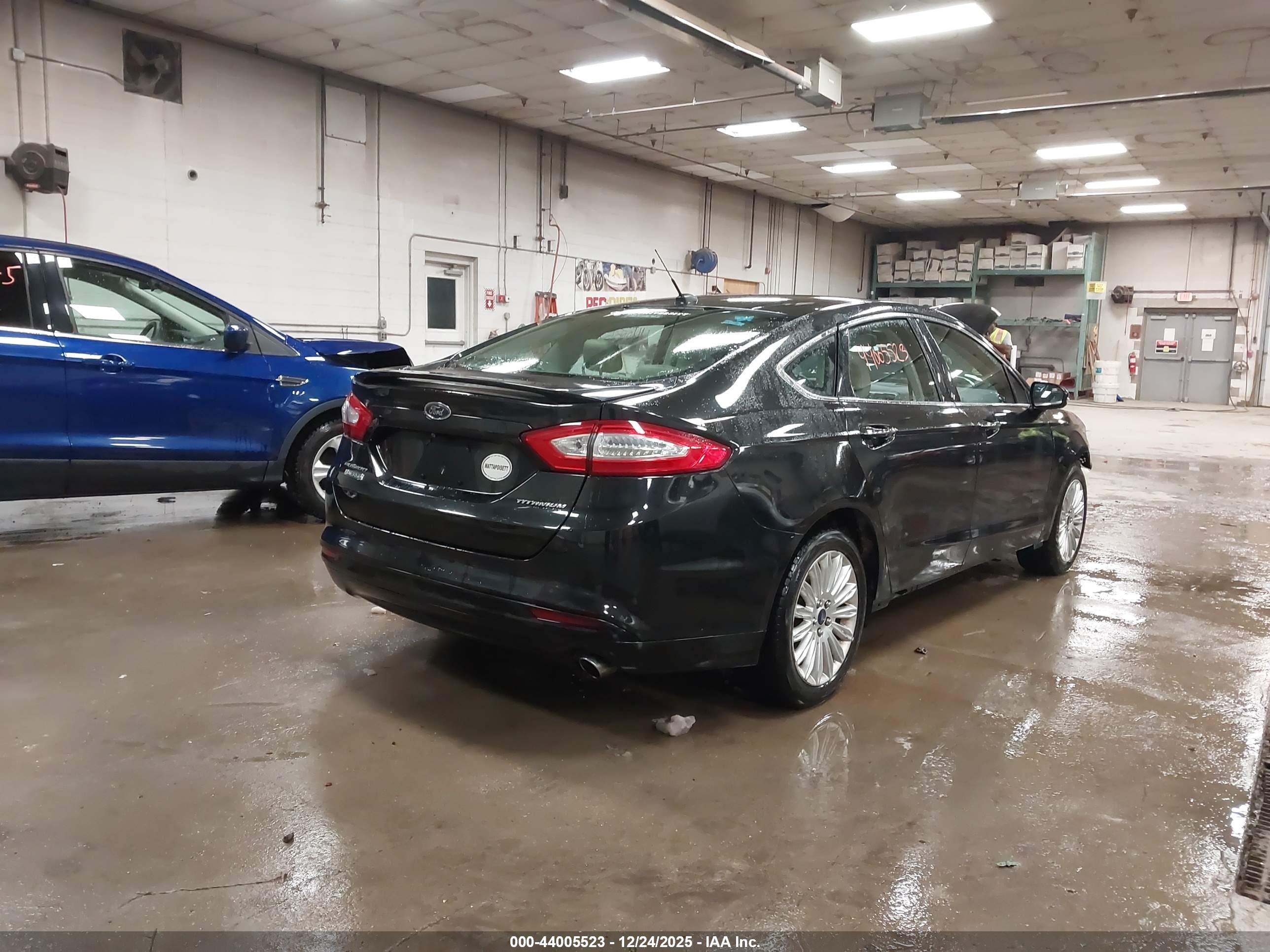 FORD FUSION image 4