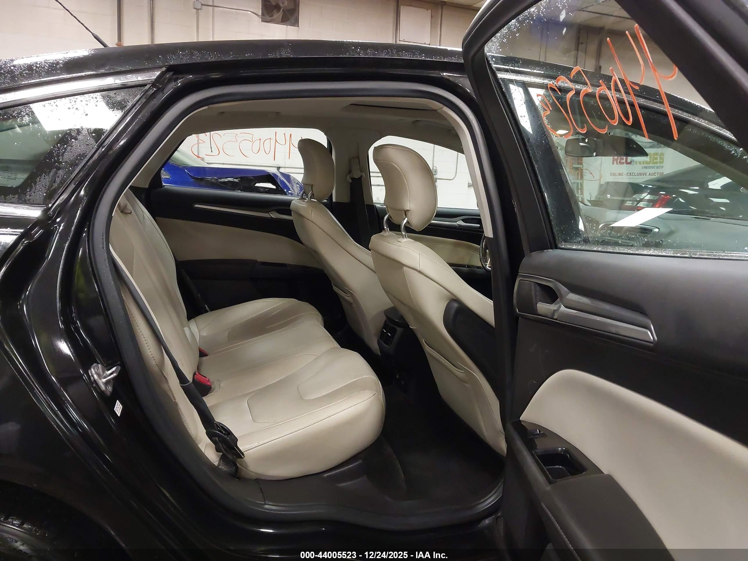 FORD FUSION image 8