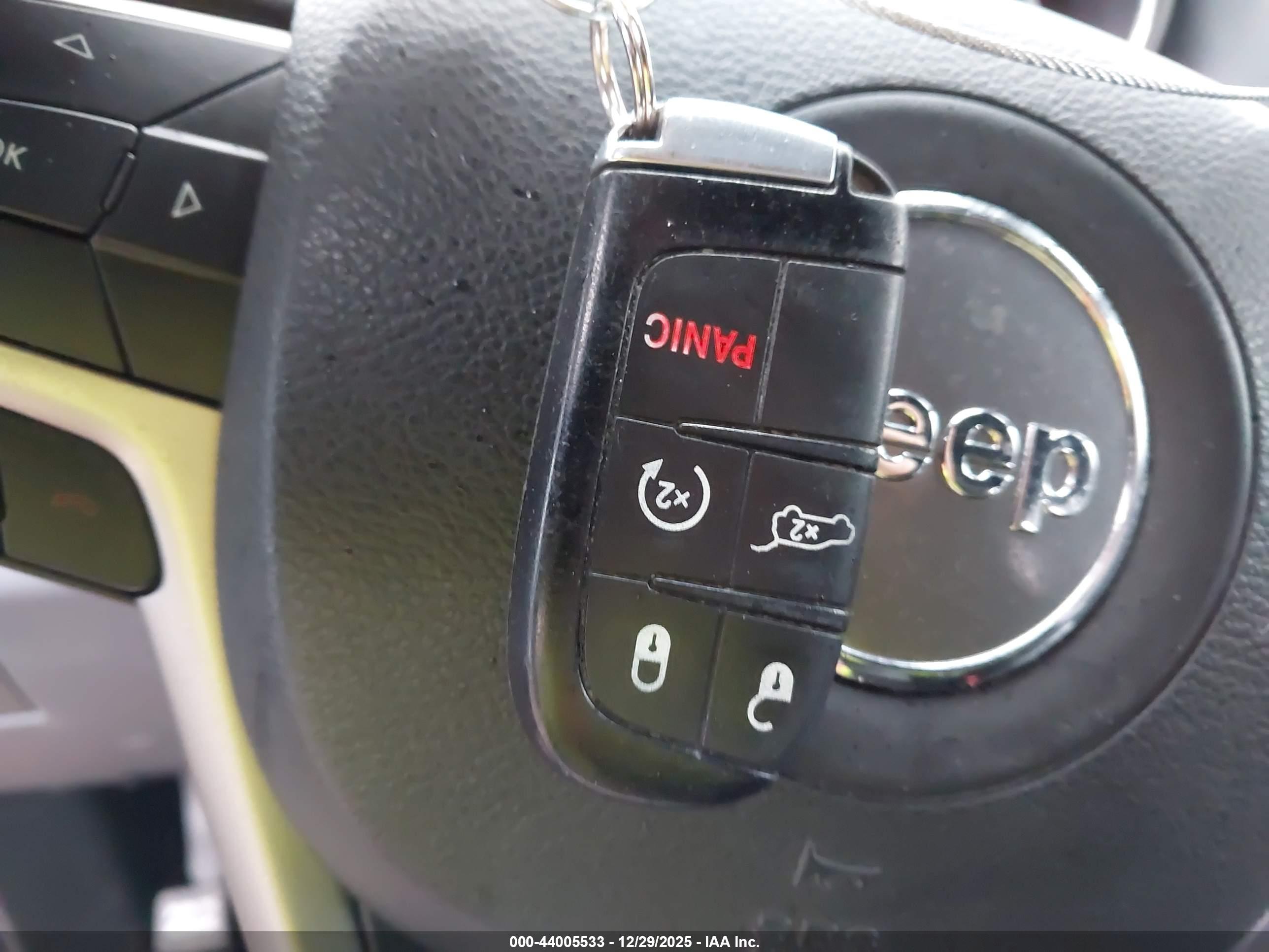 JEEP GRAND image 11