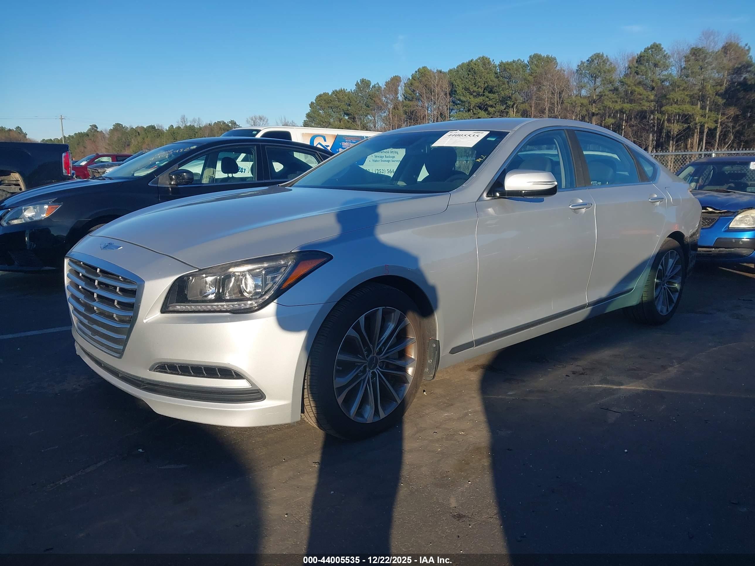 HYUNDAI GENESIS image 2