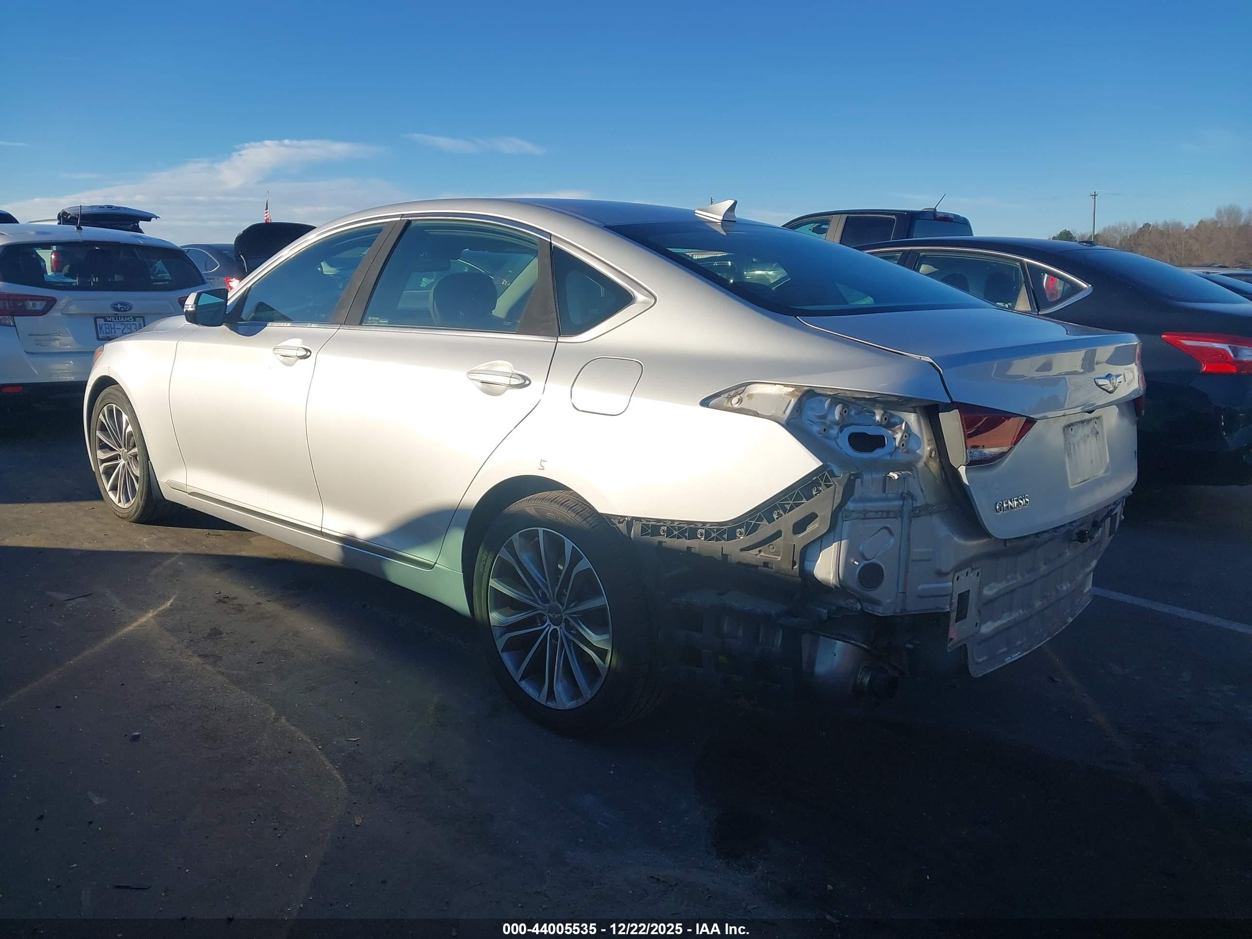 HYUNDAI GENESIS image 3