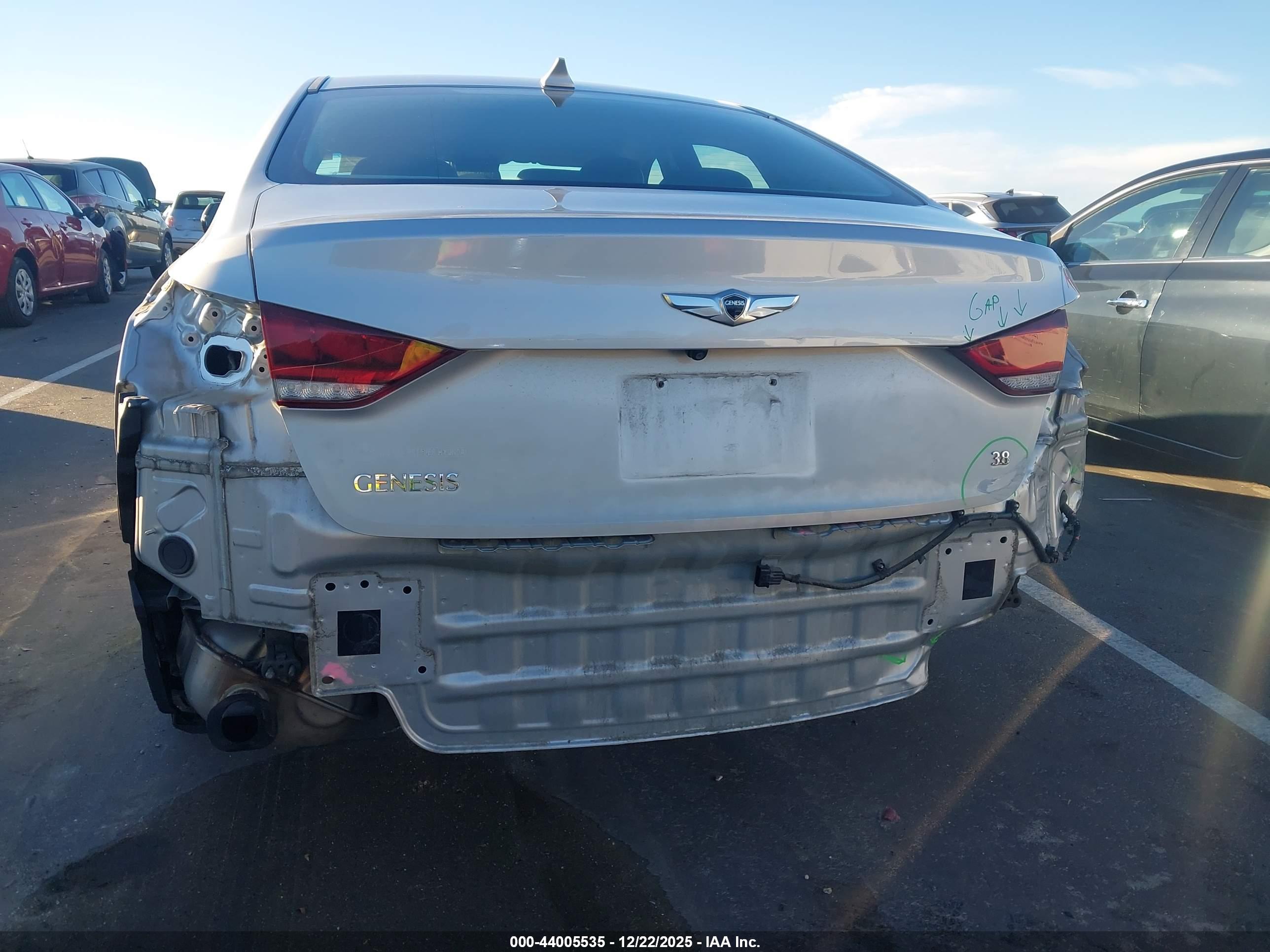 HYUNDAI GENESIS image 6