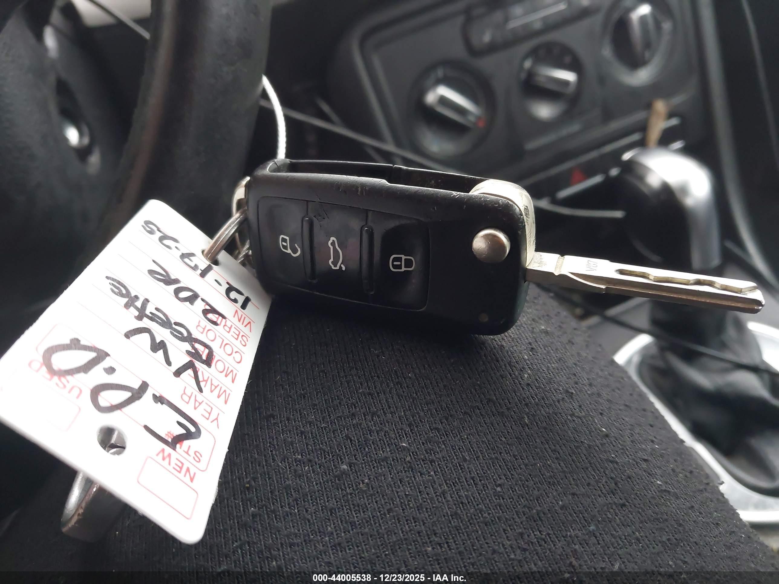 VOLKSWAGEN BEETLE image 11