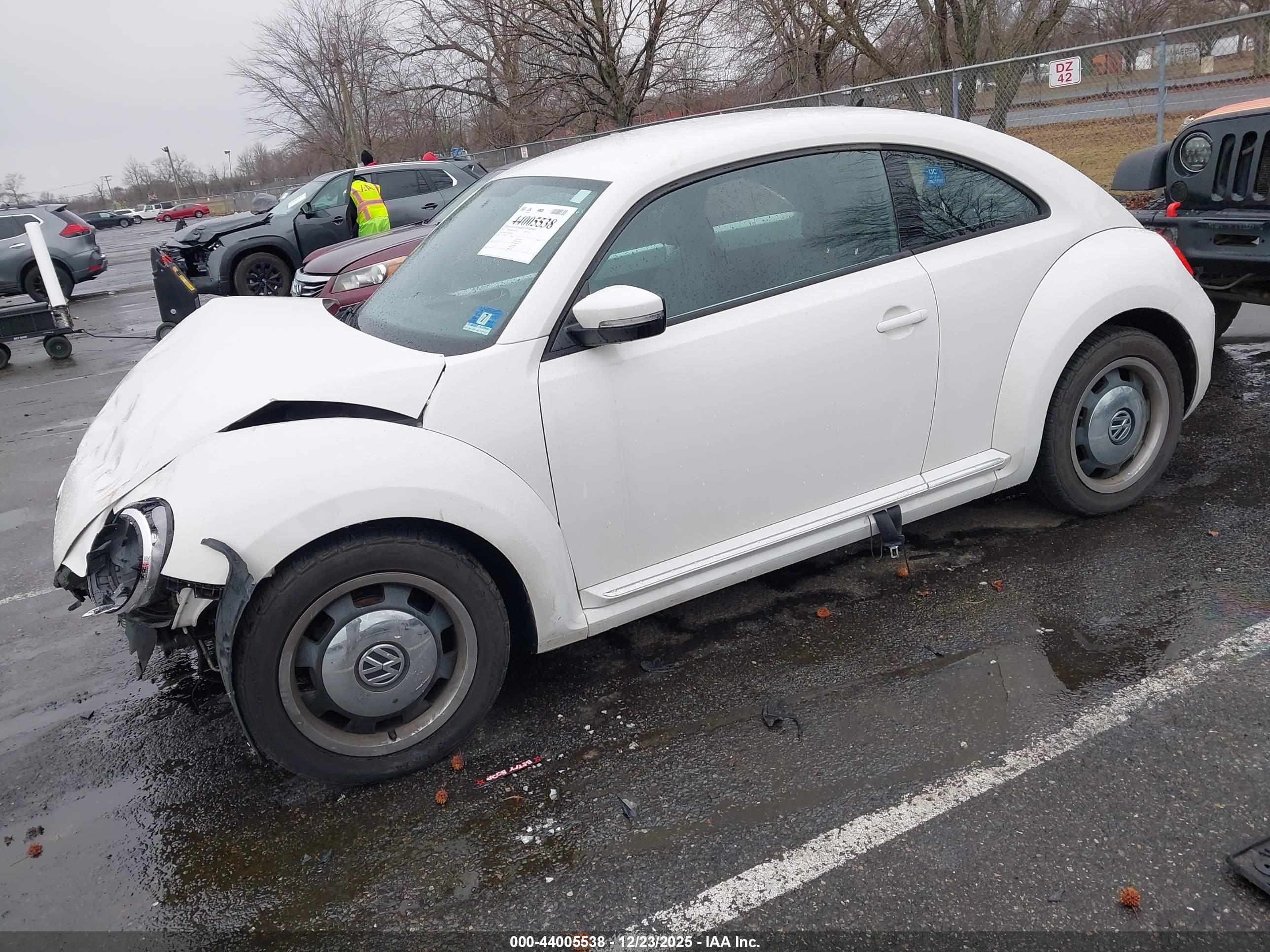 VOLKSWAGEN BEETLE image 2
