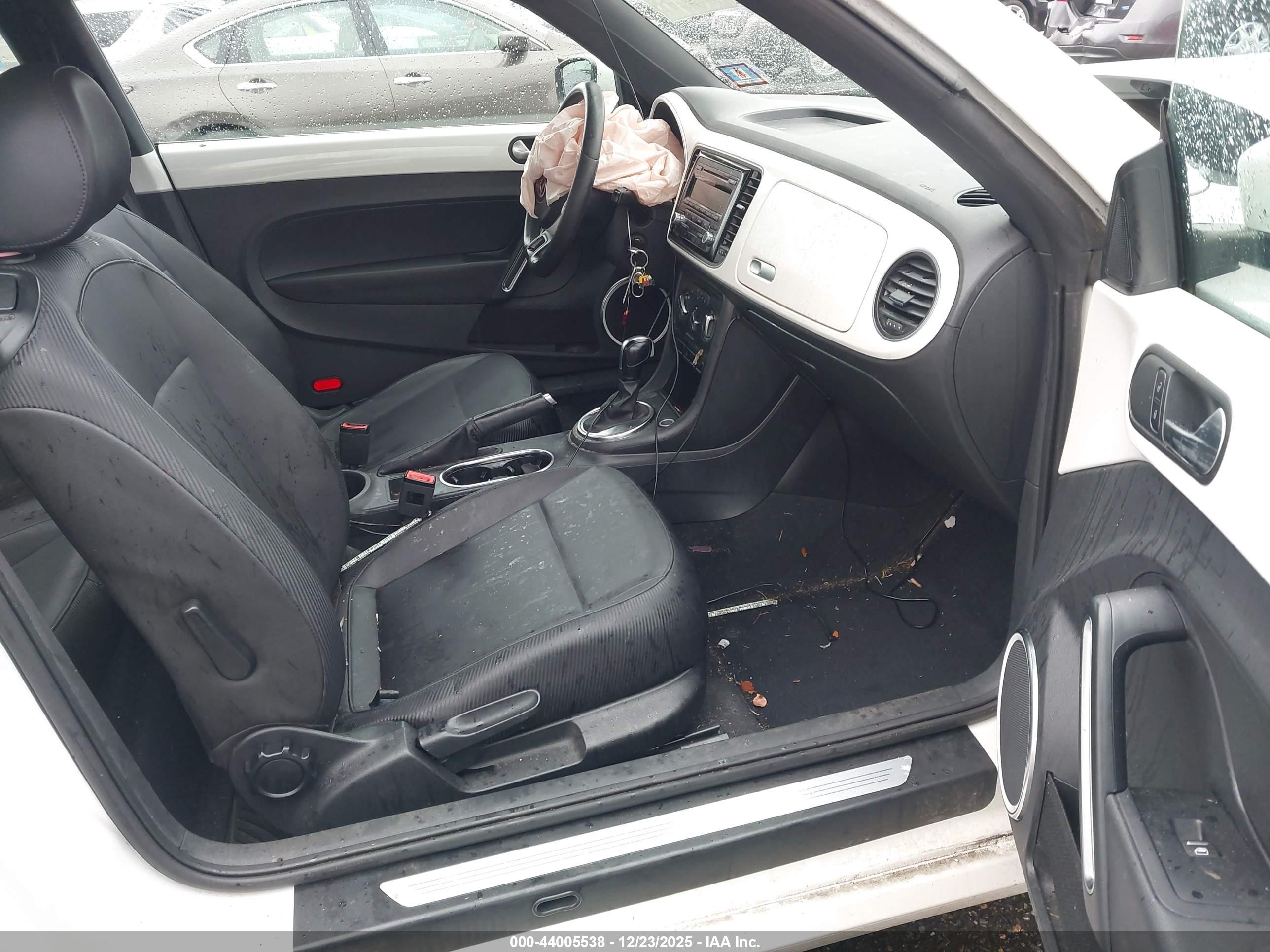 VOLKSWAGEN BEETLE image 5