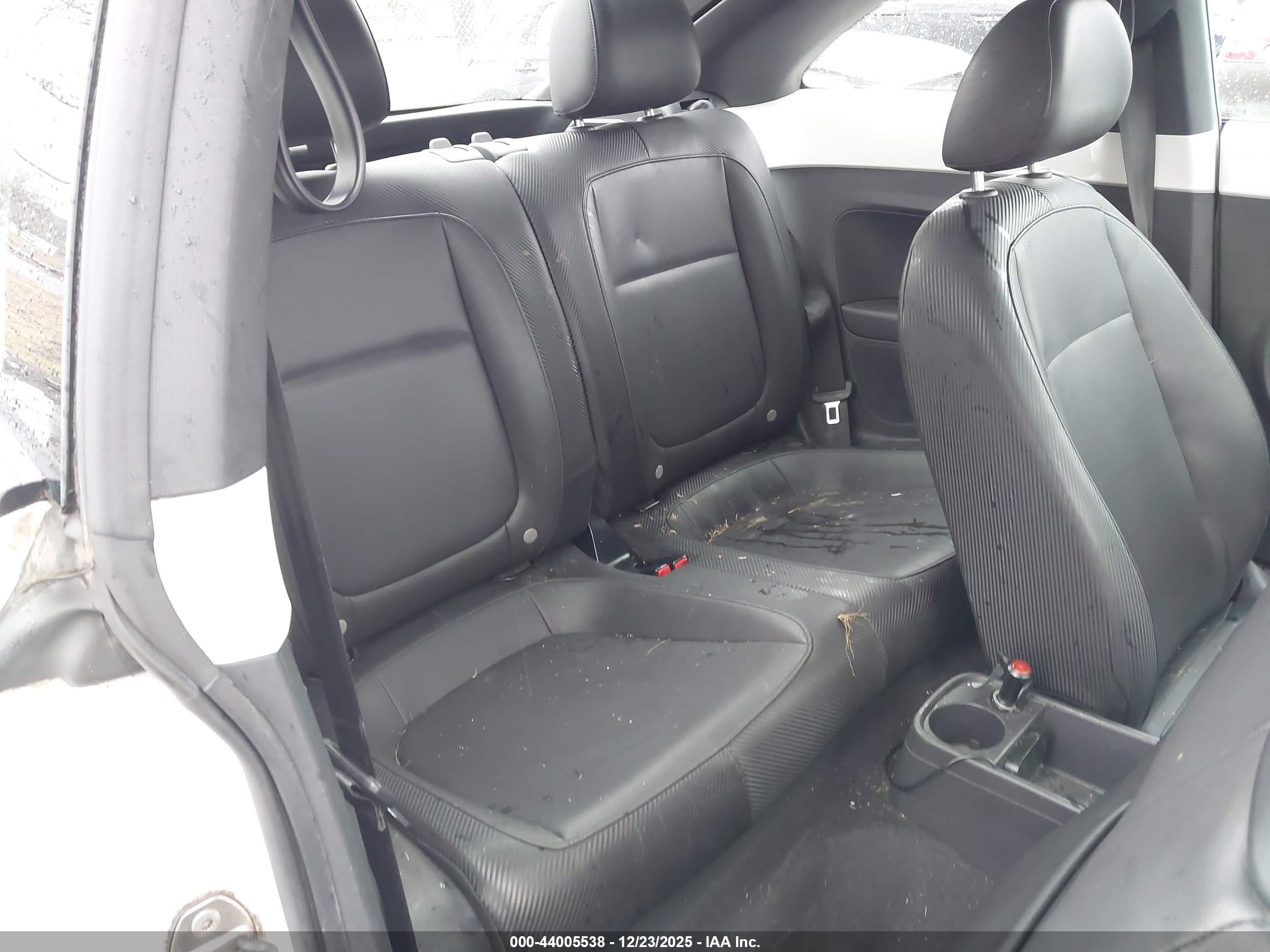 VOLKSWAGEN BEETLE image 8
