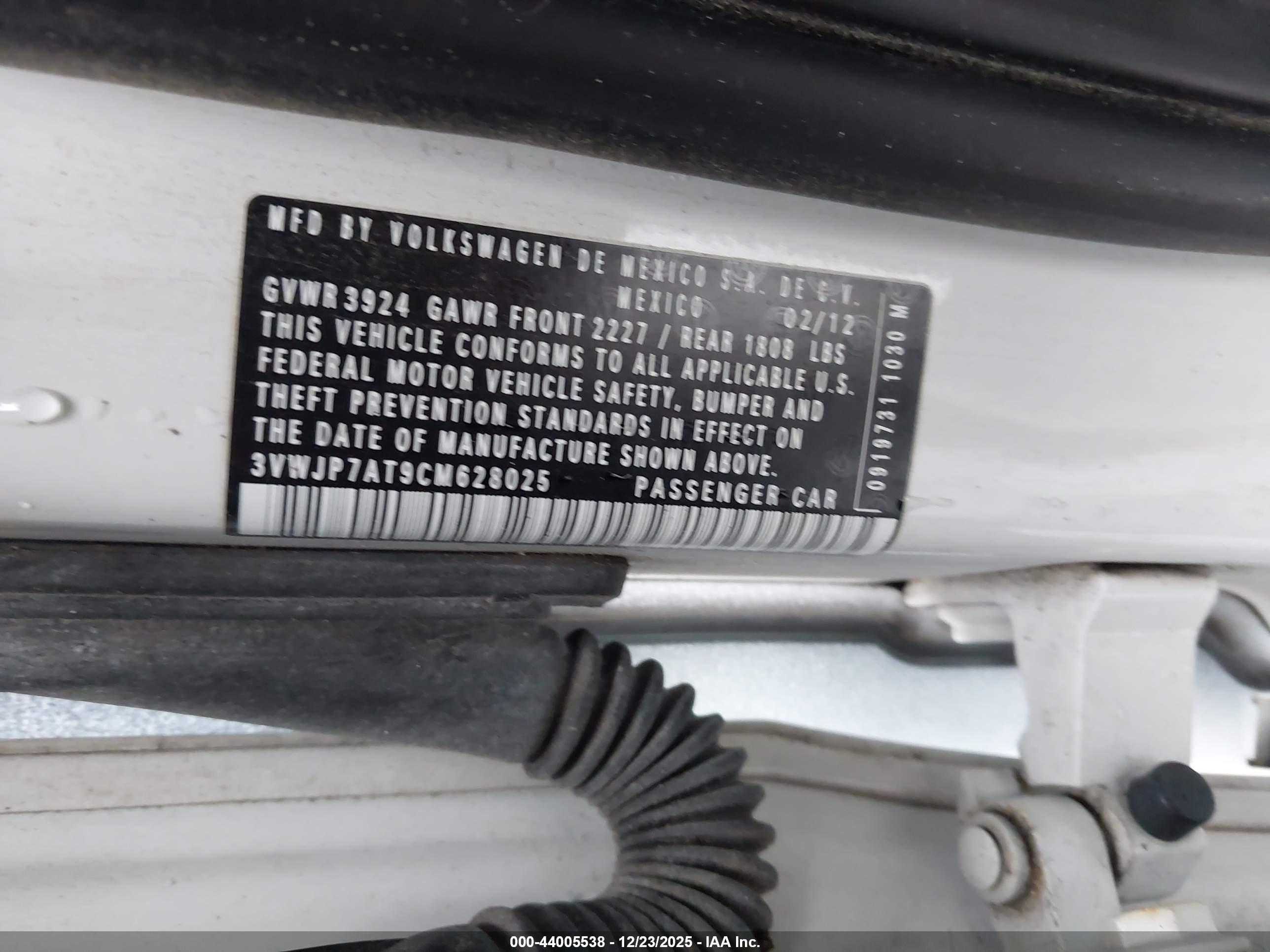 VOLKSWAGEN BEETLE image 9