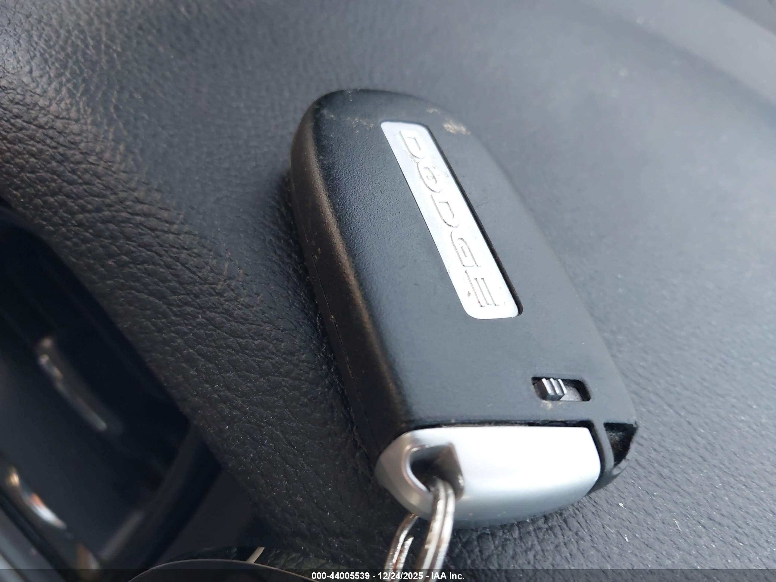 DODGE CHALLENGER image 11