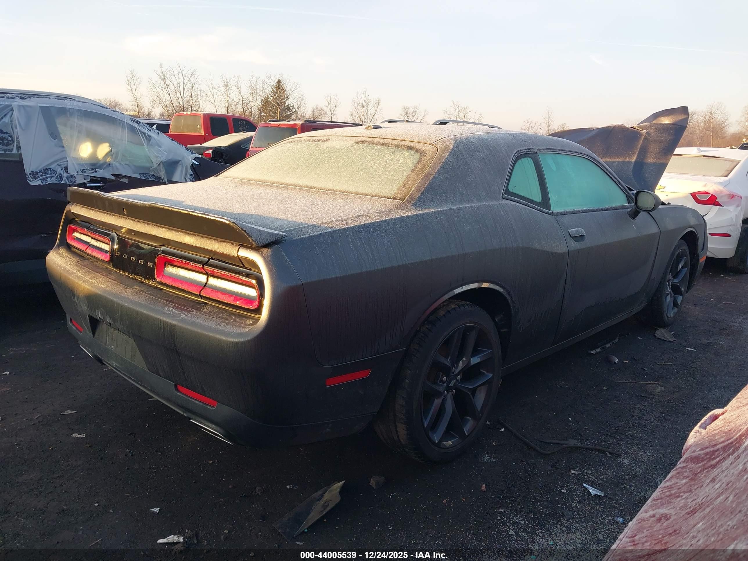 DODGE CHALLENGER image 4