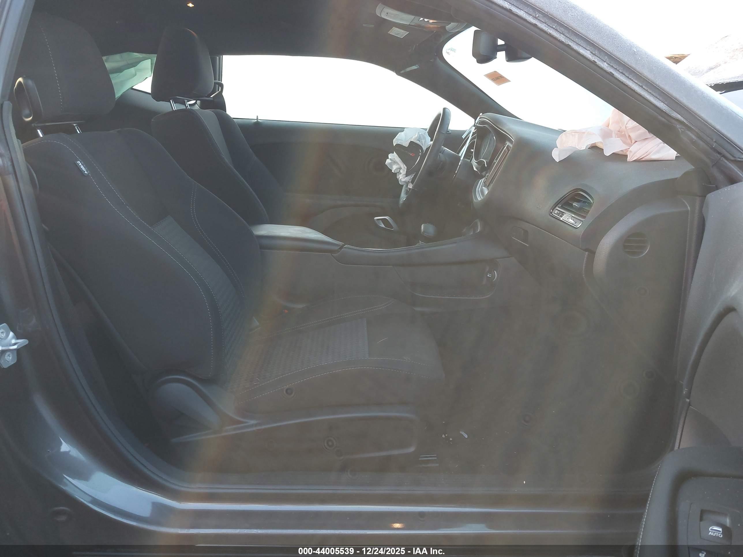 DODGE CHALLENGER image 5