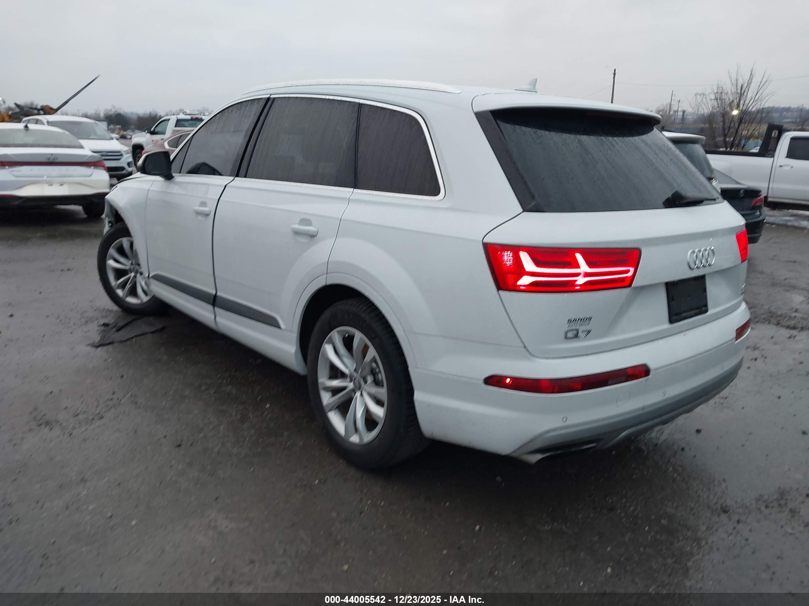 AUDI Q7 image 3