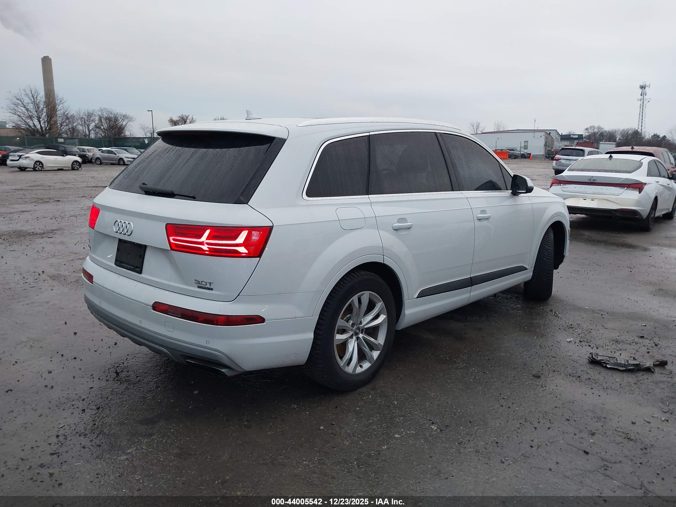 AUDI Q7 image 4