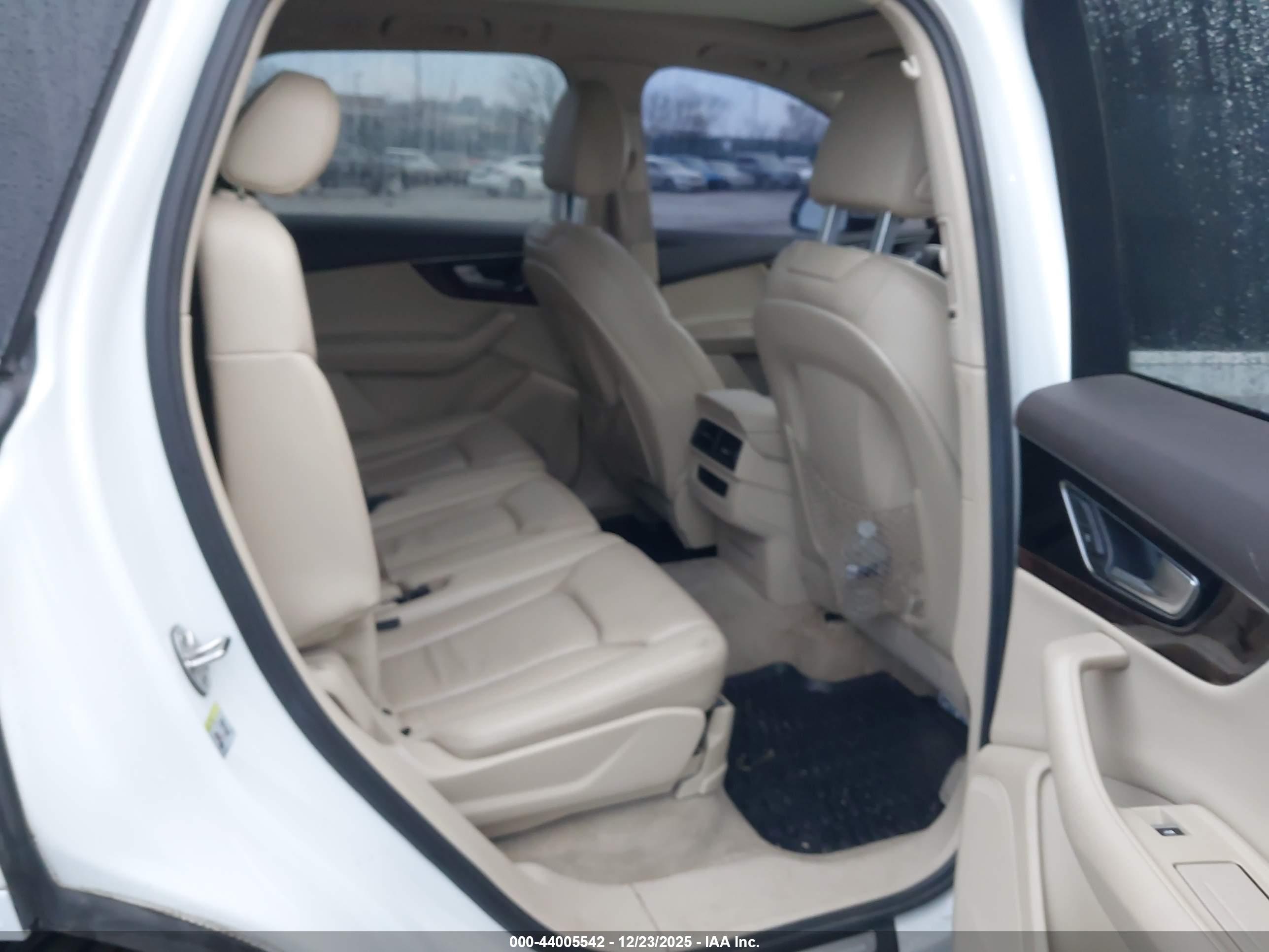 AUDI Q7 image 8