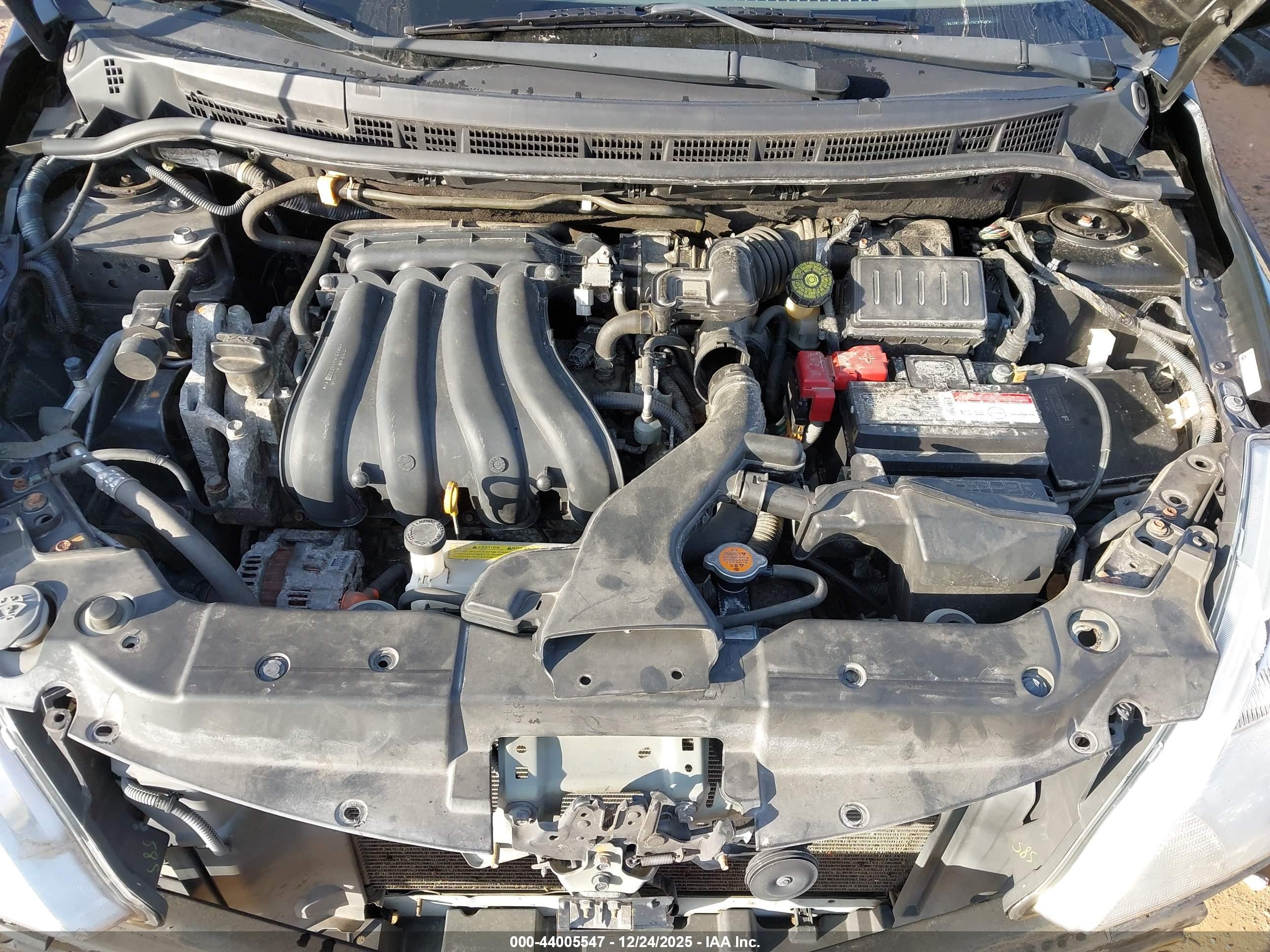 NISSAN VERSA image 10