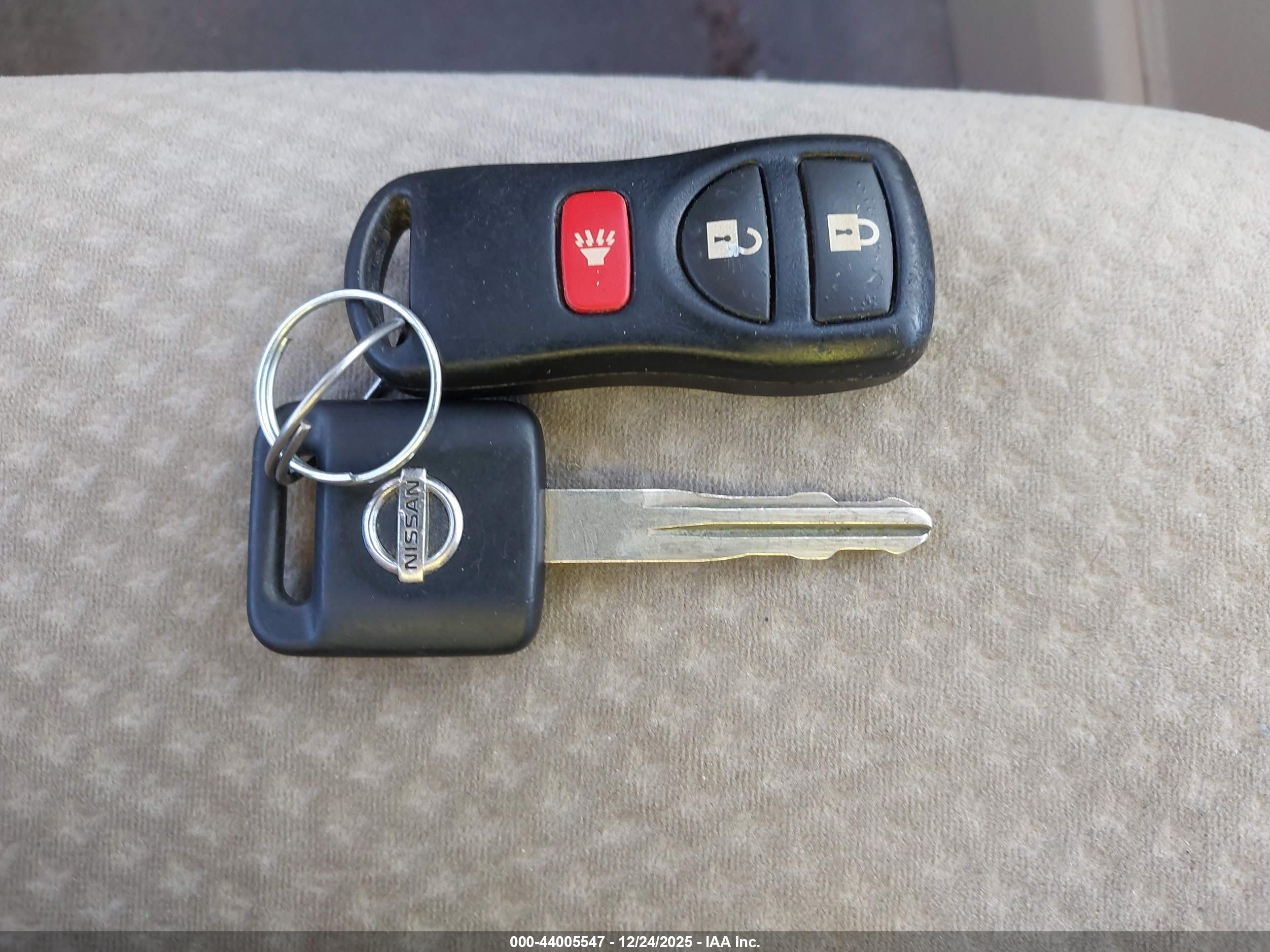 NISSAN VERSA image 11