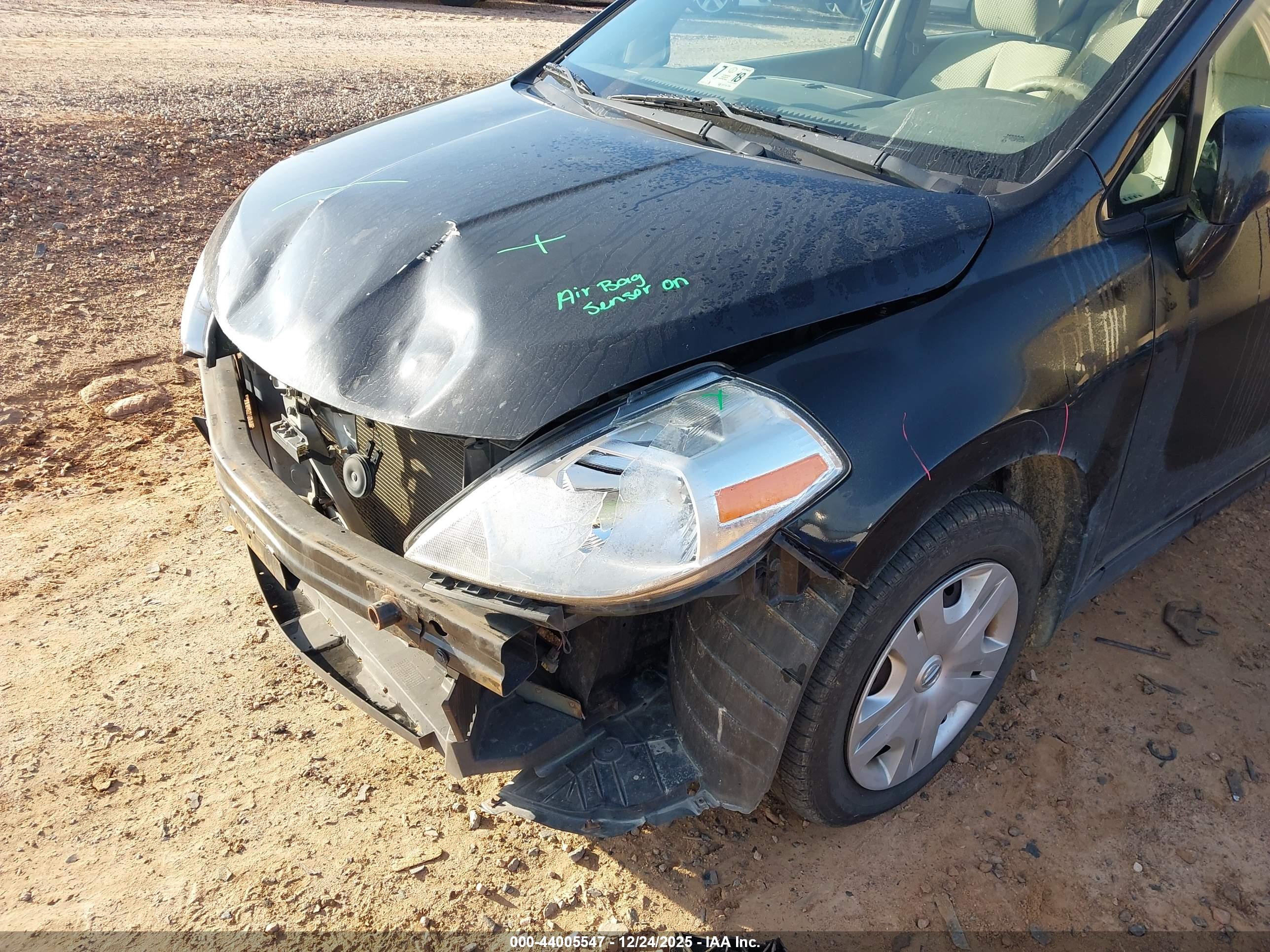 NISSAN VERSA image 6