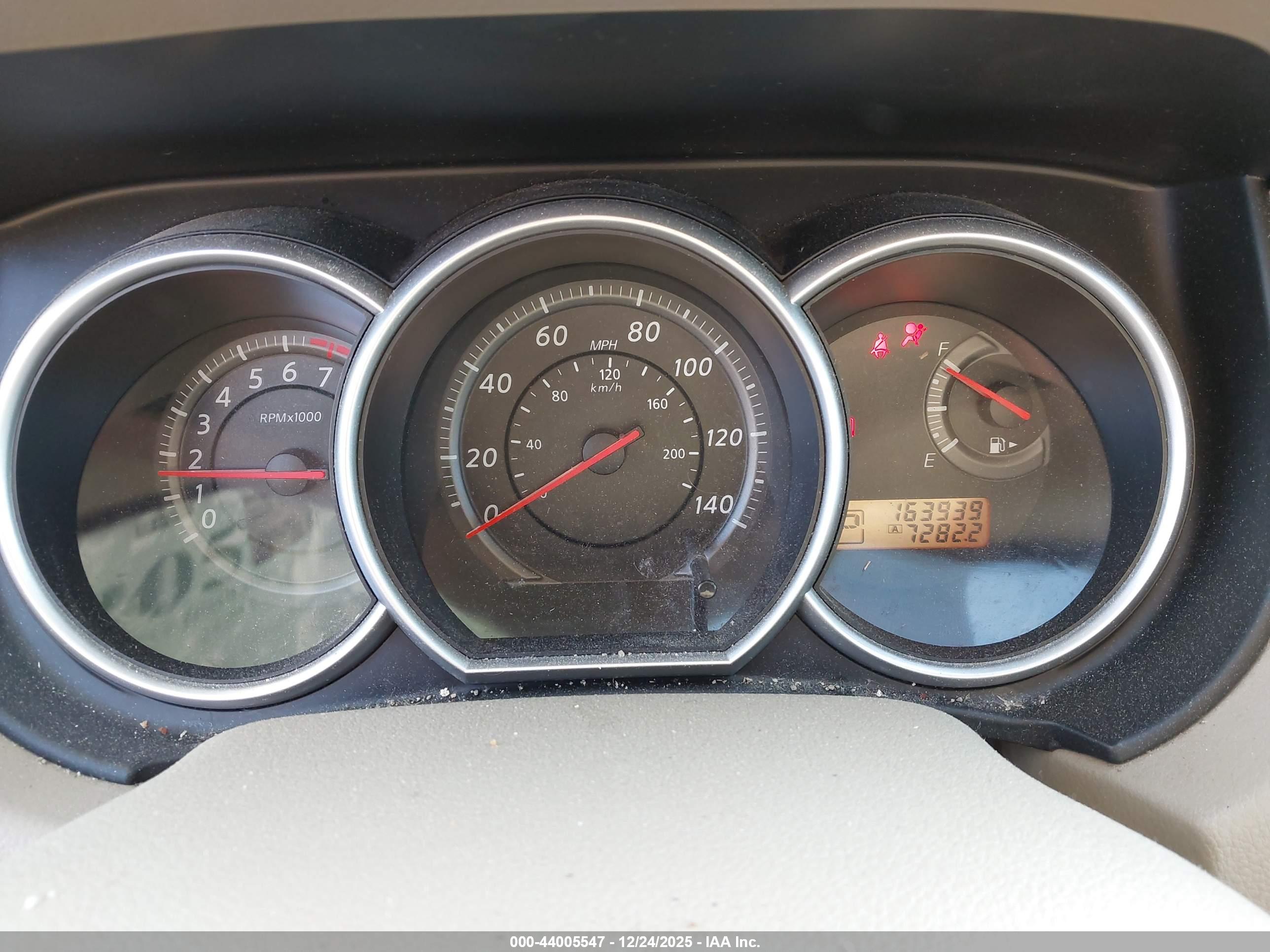 NISSAN VERSA image 7