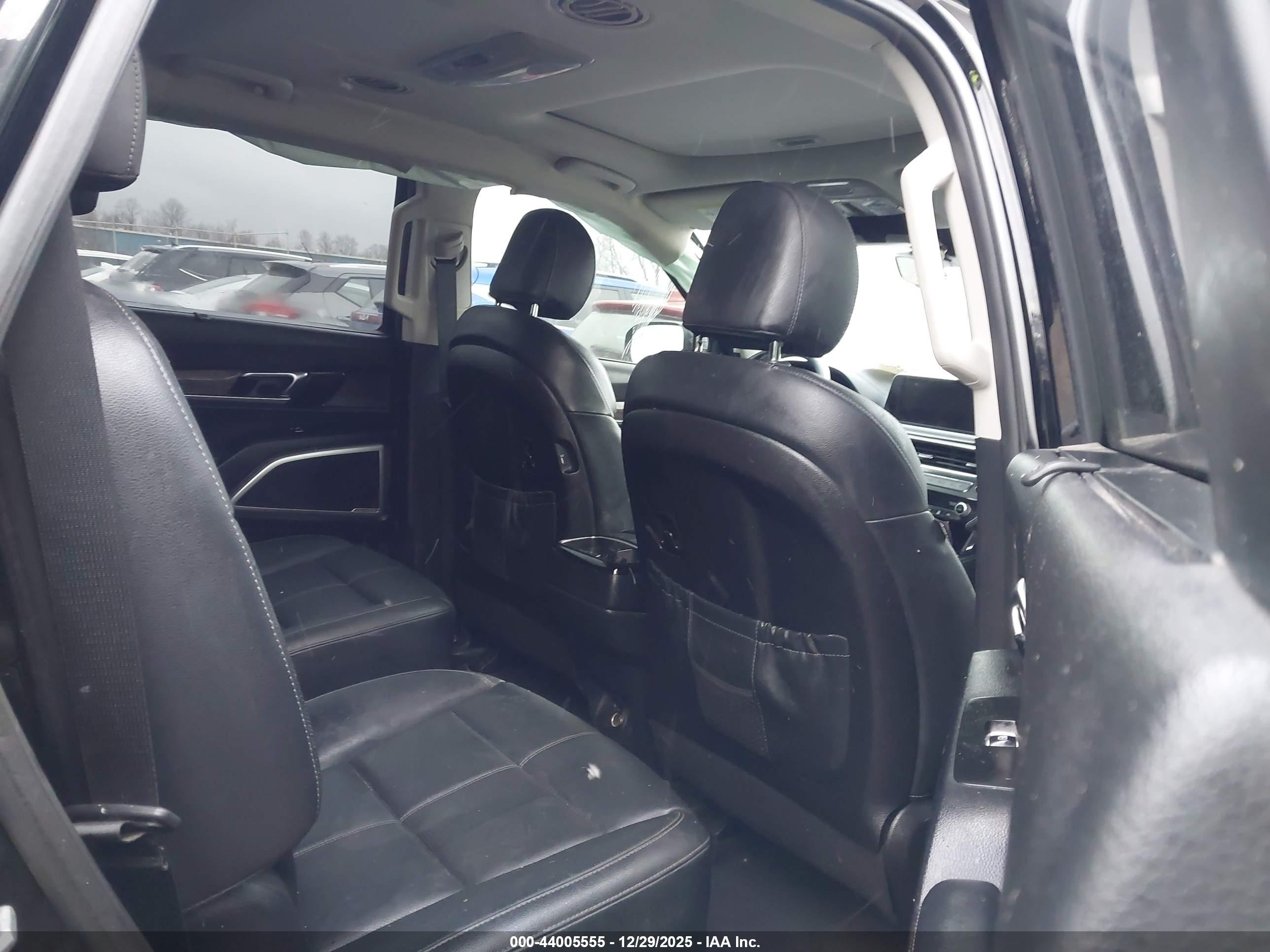 KIA TELLURIDE image 8