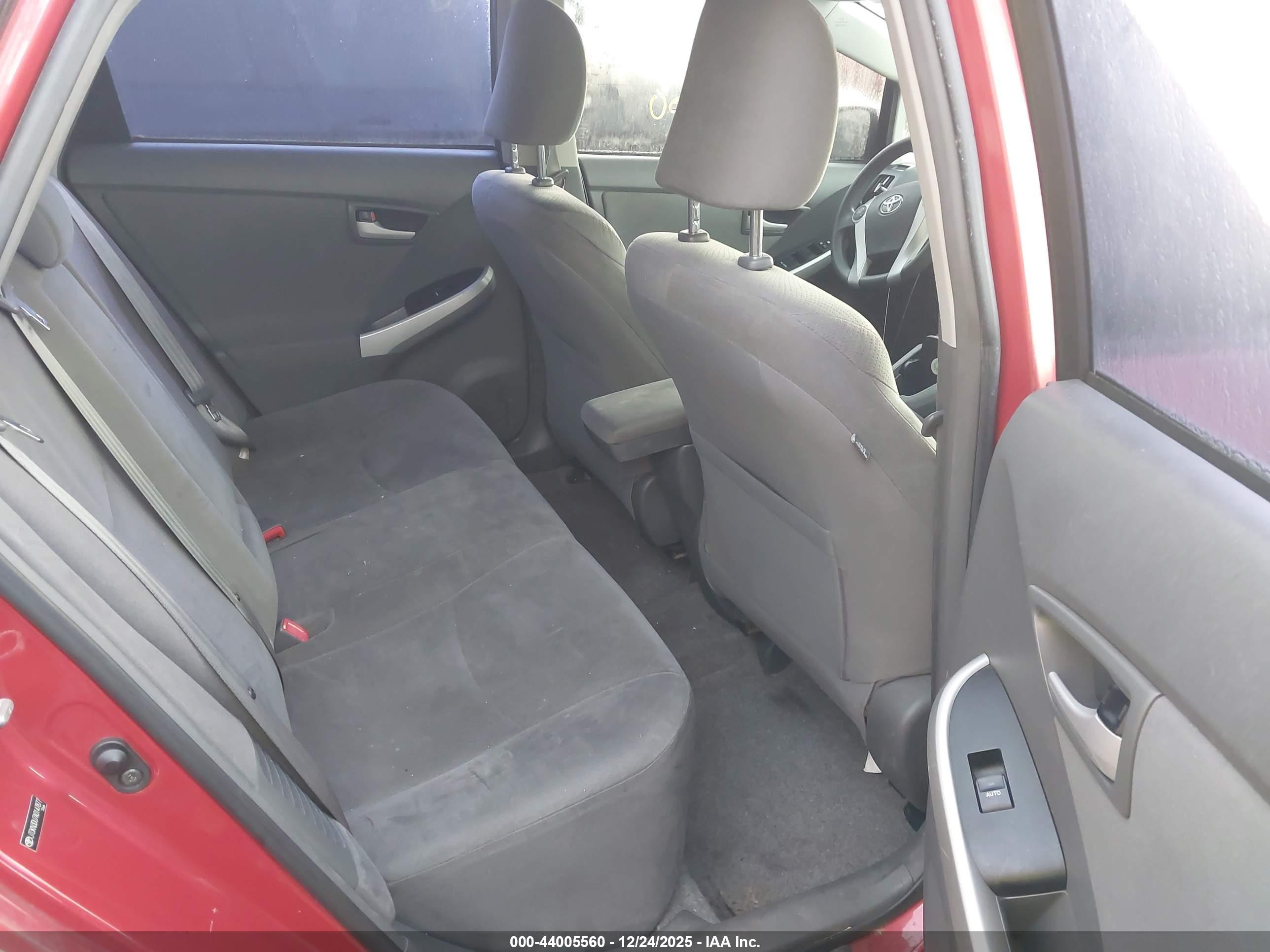 TOYOTA PRIUS image 8