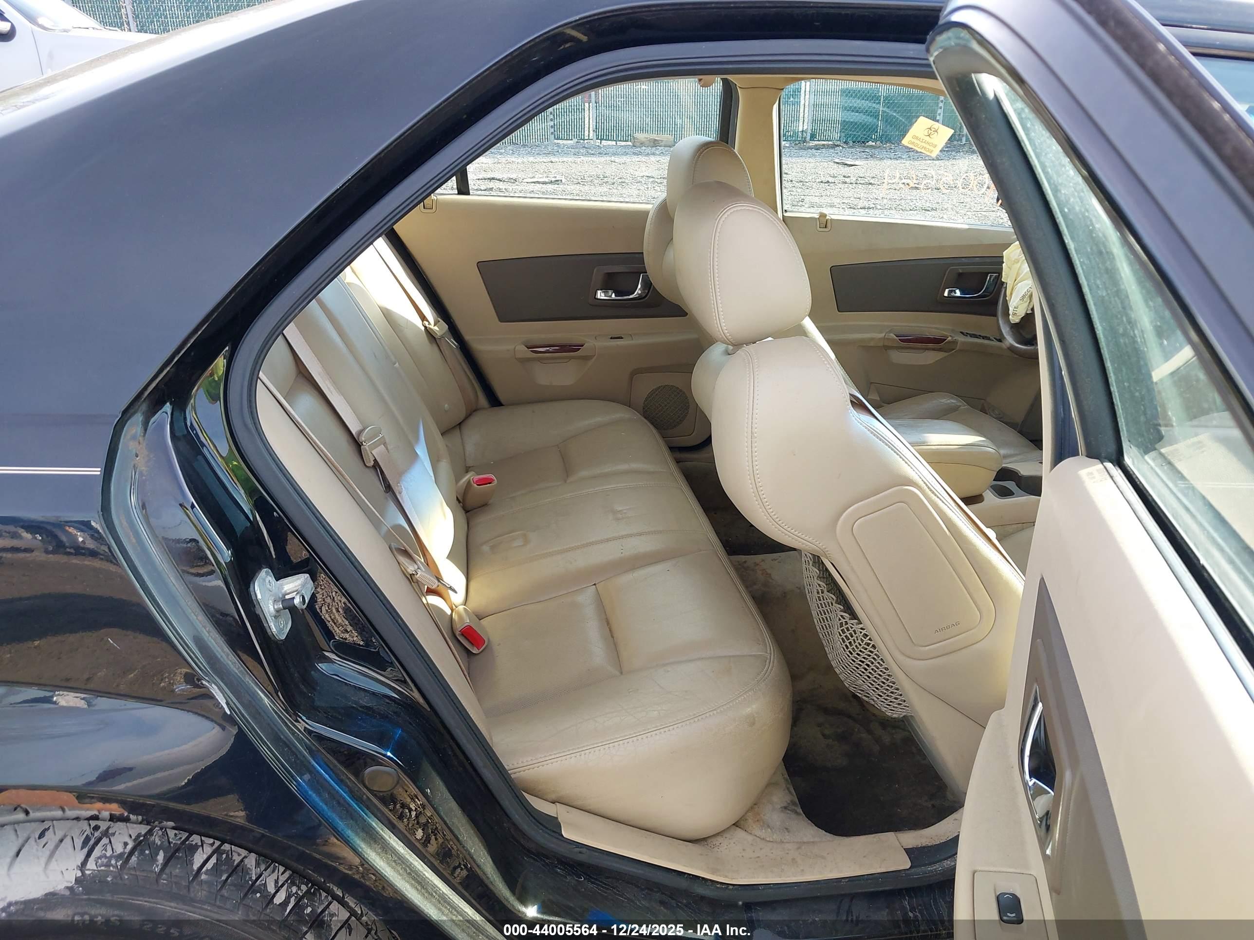 CADILLAC CTS image 8